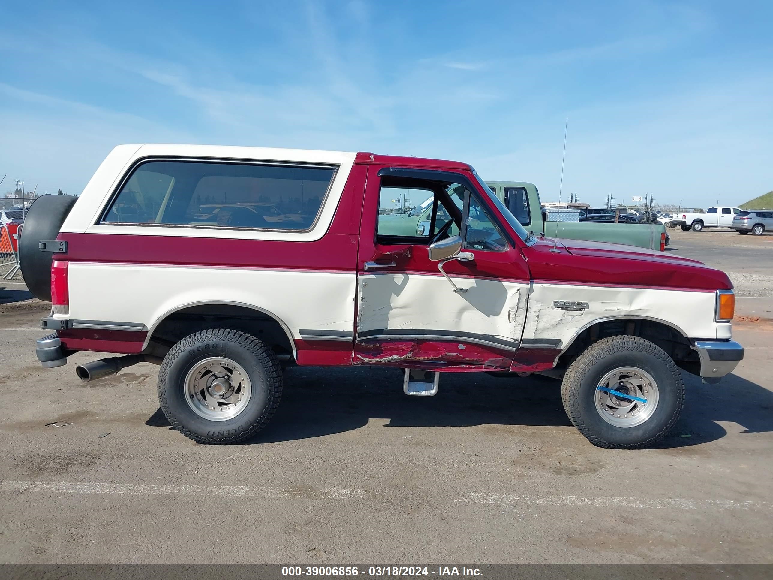 Photo 12 VIN: 1FMEU15N2JLA17205 - FORD BRONCO 