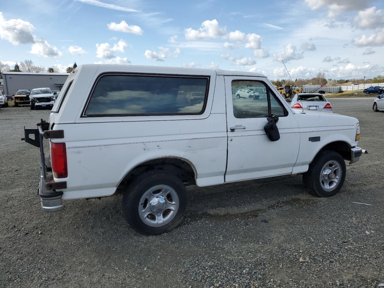 Photo 2 VIN: 1FMEU15N3RLA83645 - FORD BRONCO 