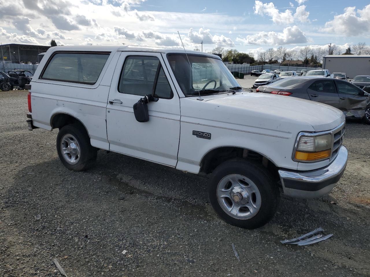 Photo 3 VIN: 1FMEU15N3RLA83645 - FORD BRONCO 