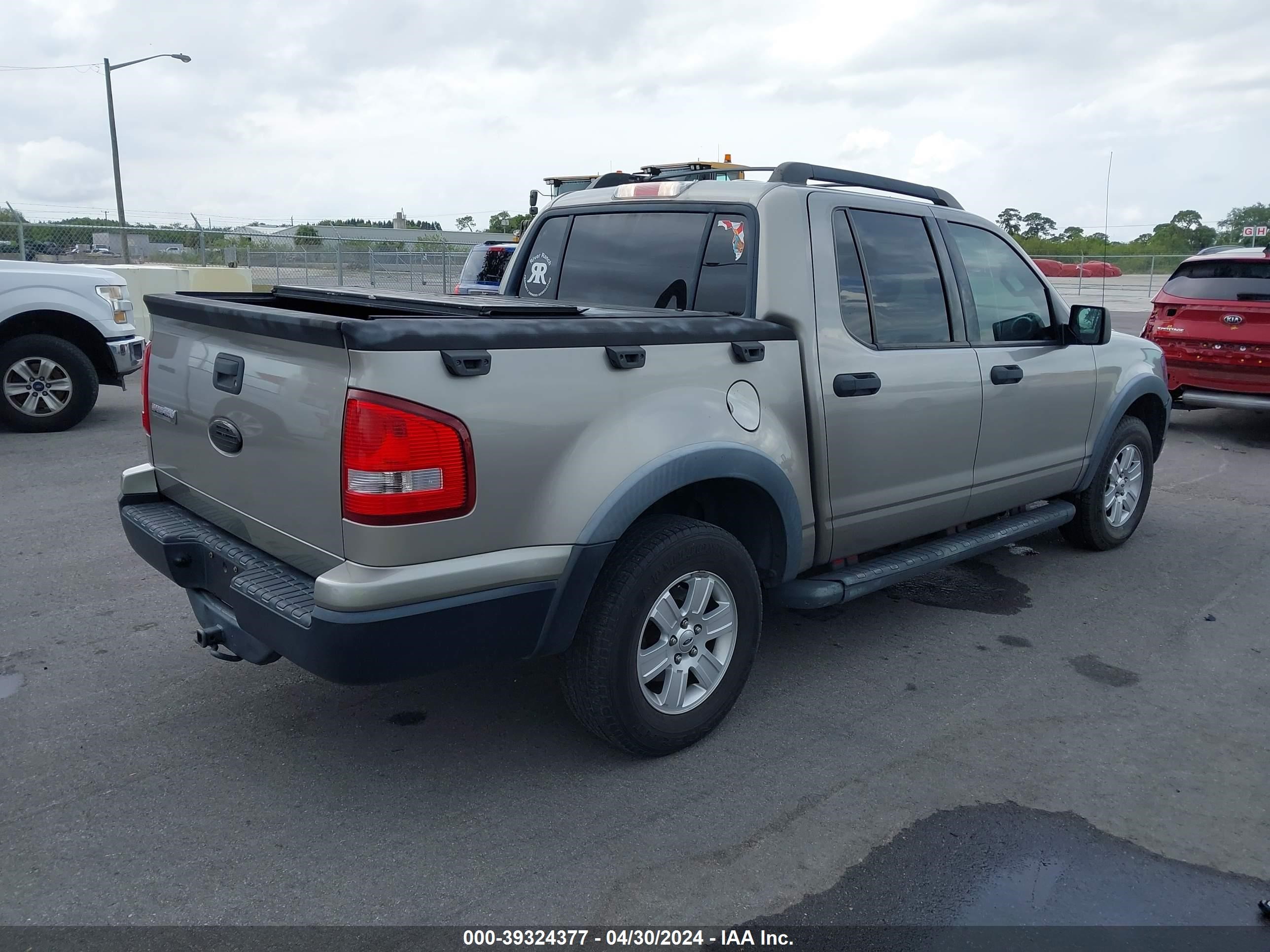 Photo 3 VIN: 1FMEU31E08UA52296 - FORD EXPLORER SPORT TRAC 