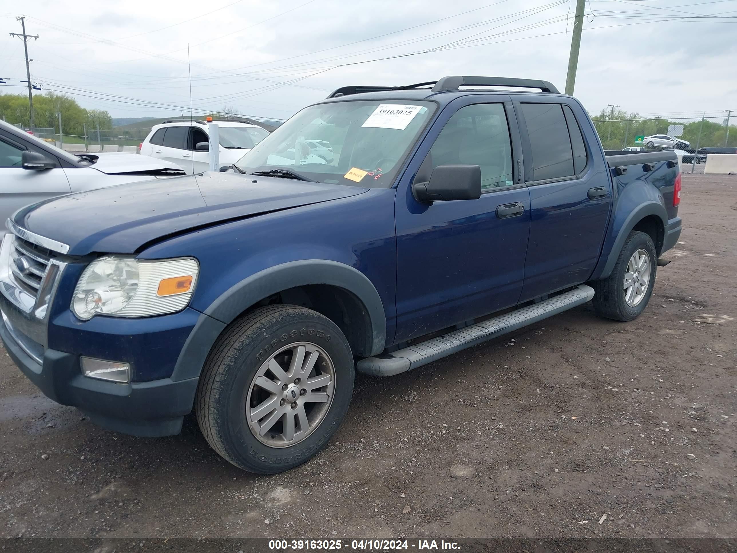 Photo 1 VIN: 1FMEU31E18UA17962 - FORD EXPLORER SPORT TRAC 