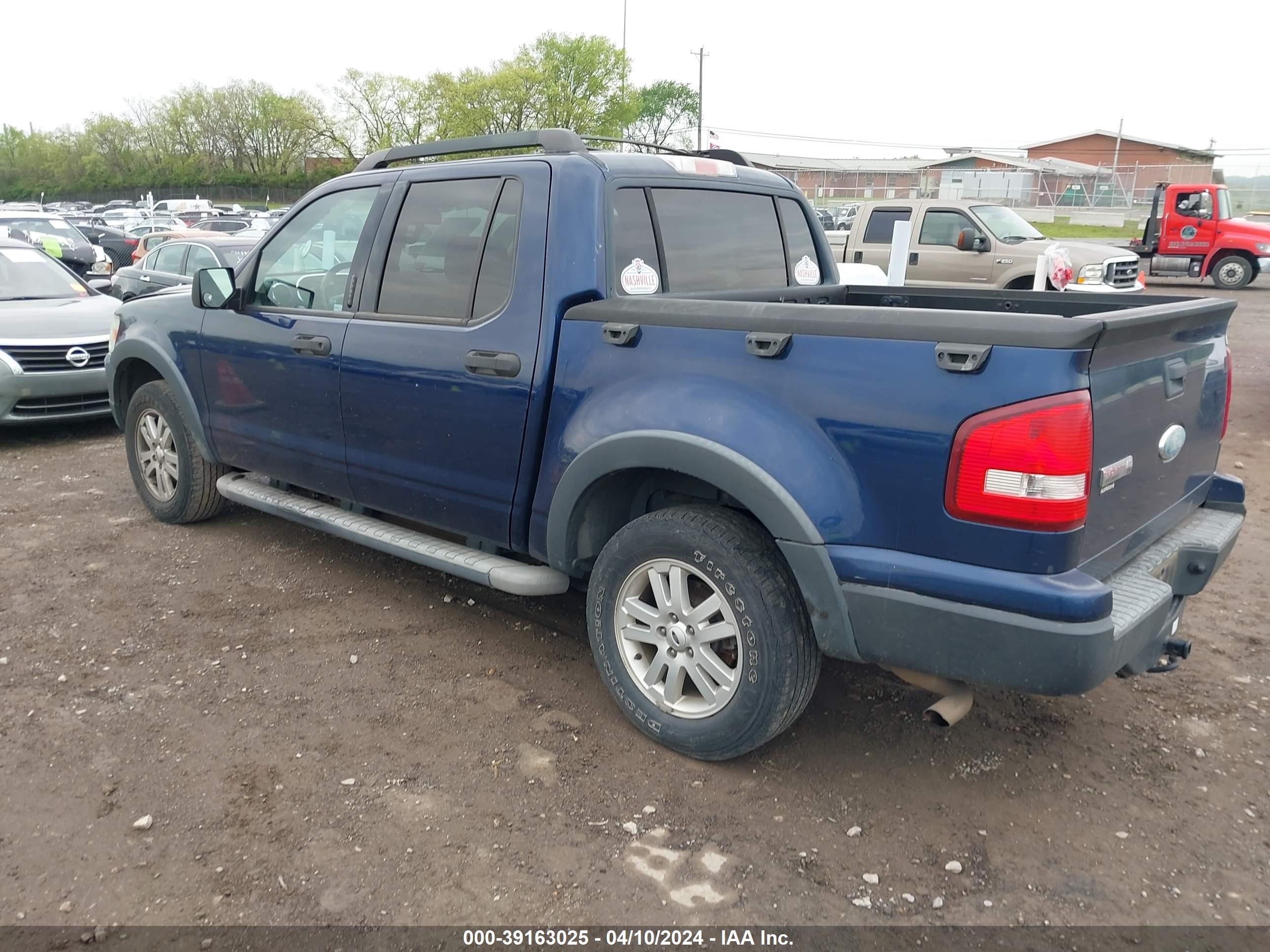 Photo 2 VIN: 1FMEU31E18UA17962 - FORD EXPLORER SPORT TRAC 