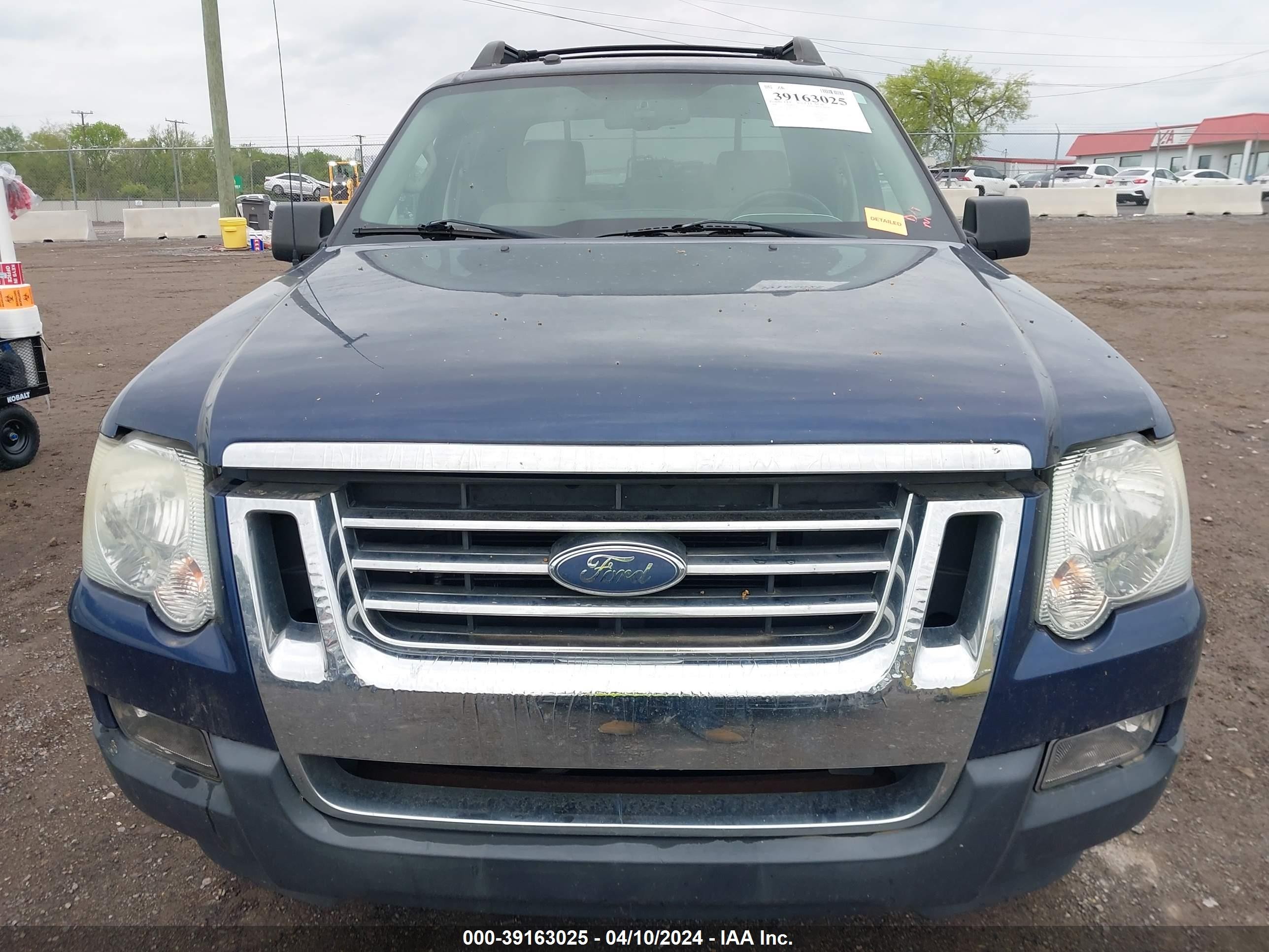 Photo 5 VIN: 1FMEU31E18UA17962 - FORD EXPLORER SPORT TRAC 