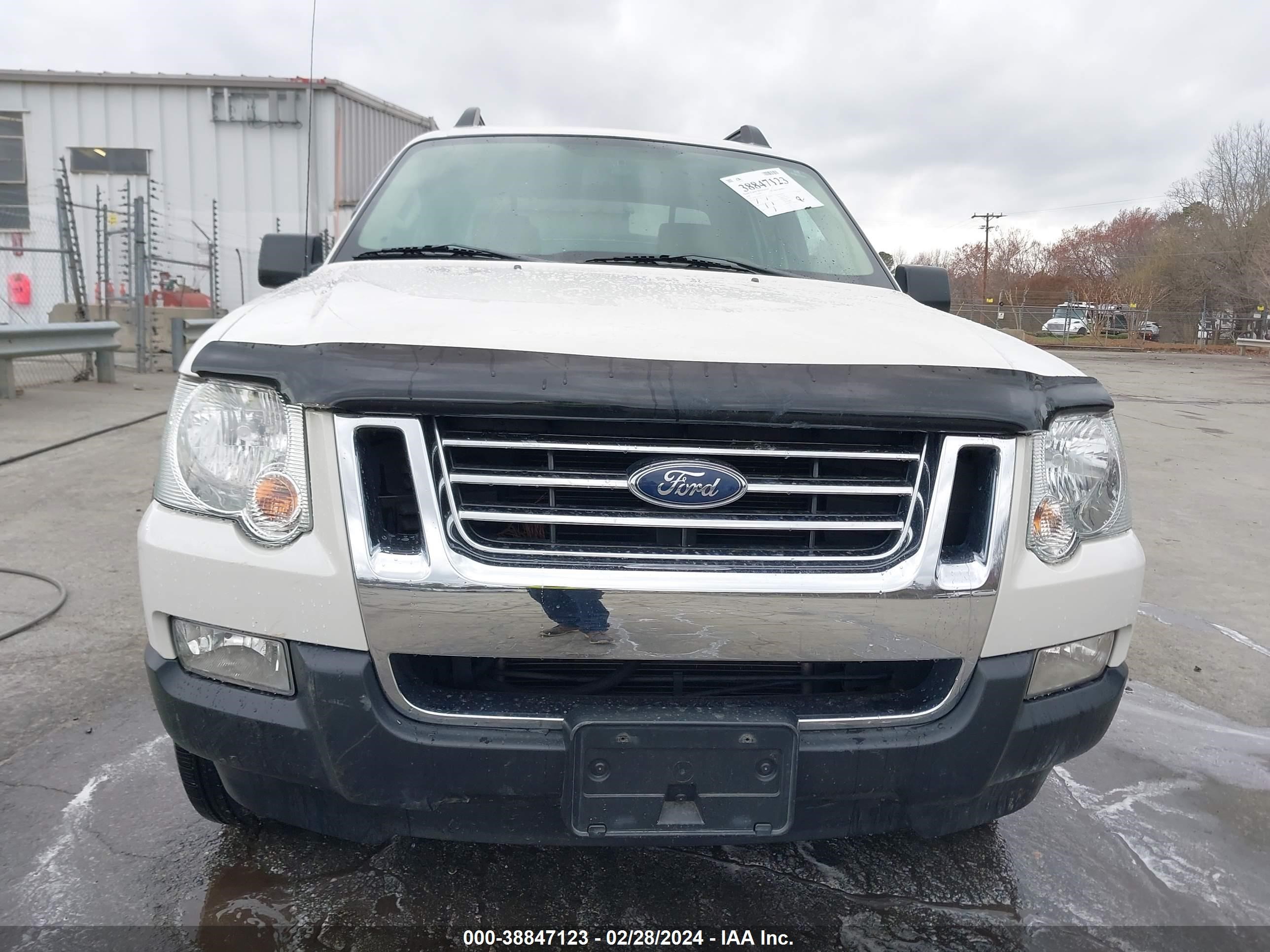 Photo 5 VIN: 1FMEU31E18UA31571 - FORD EXPLORER SPORT TRAC 