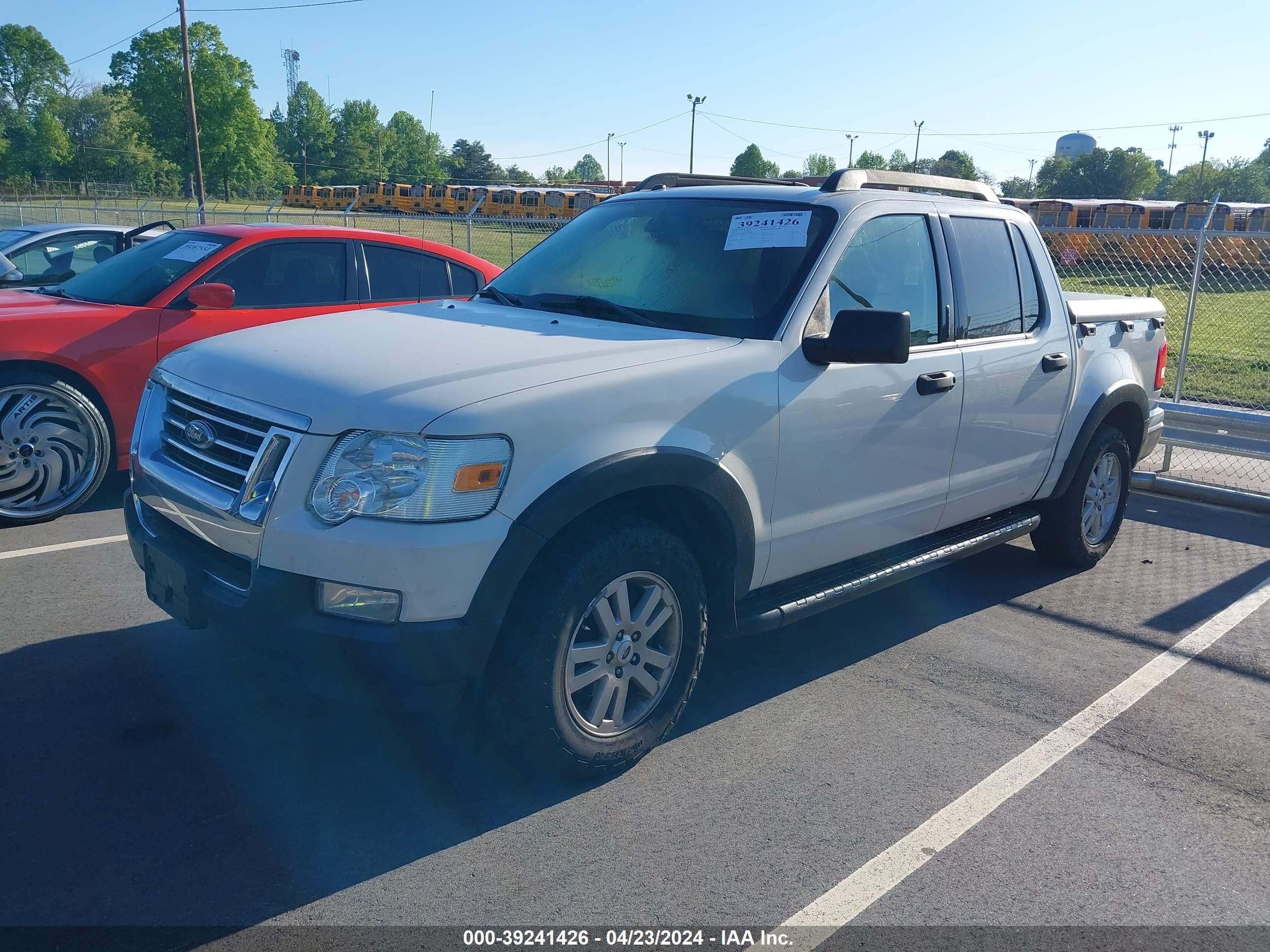 Photo 1 VIN: 1FMEU31E28UA02869 - FORD EXPLORER SPORT TRAC 