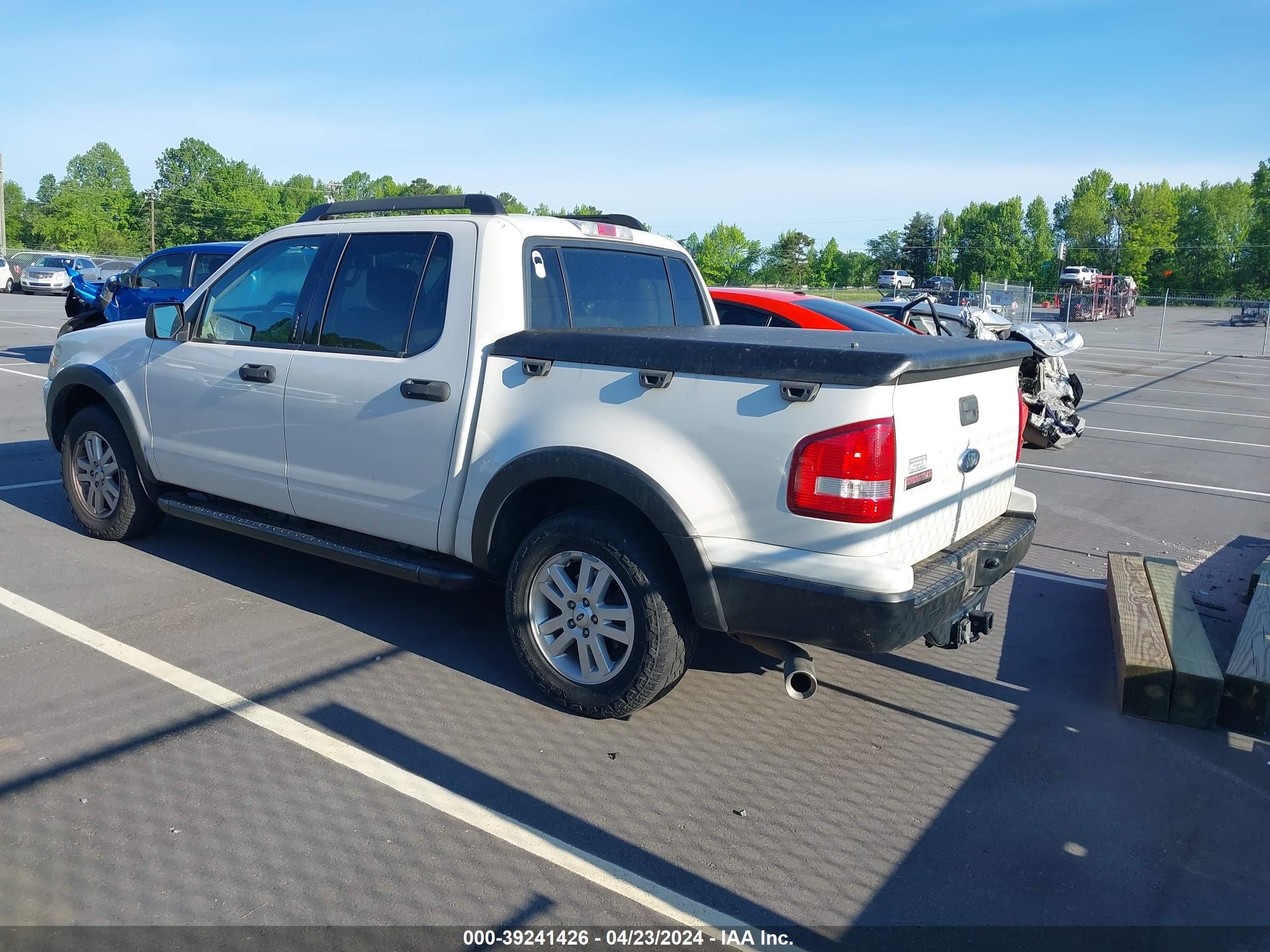 Photo 2 VIN: 1FMEU31E28UA02869 - FORD EXPLORER SPORT TRAC 