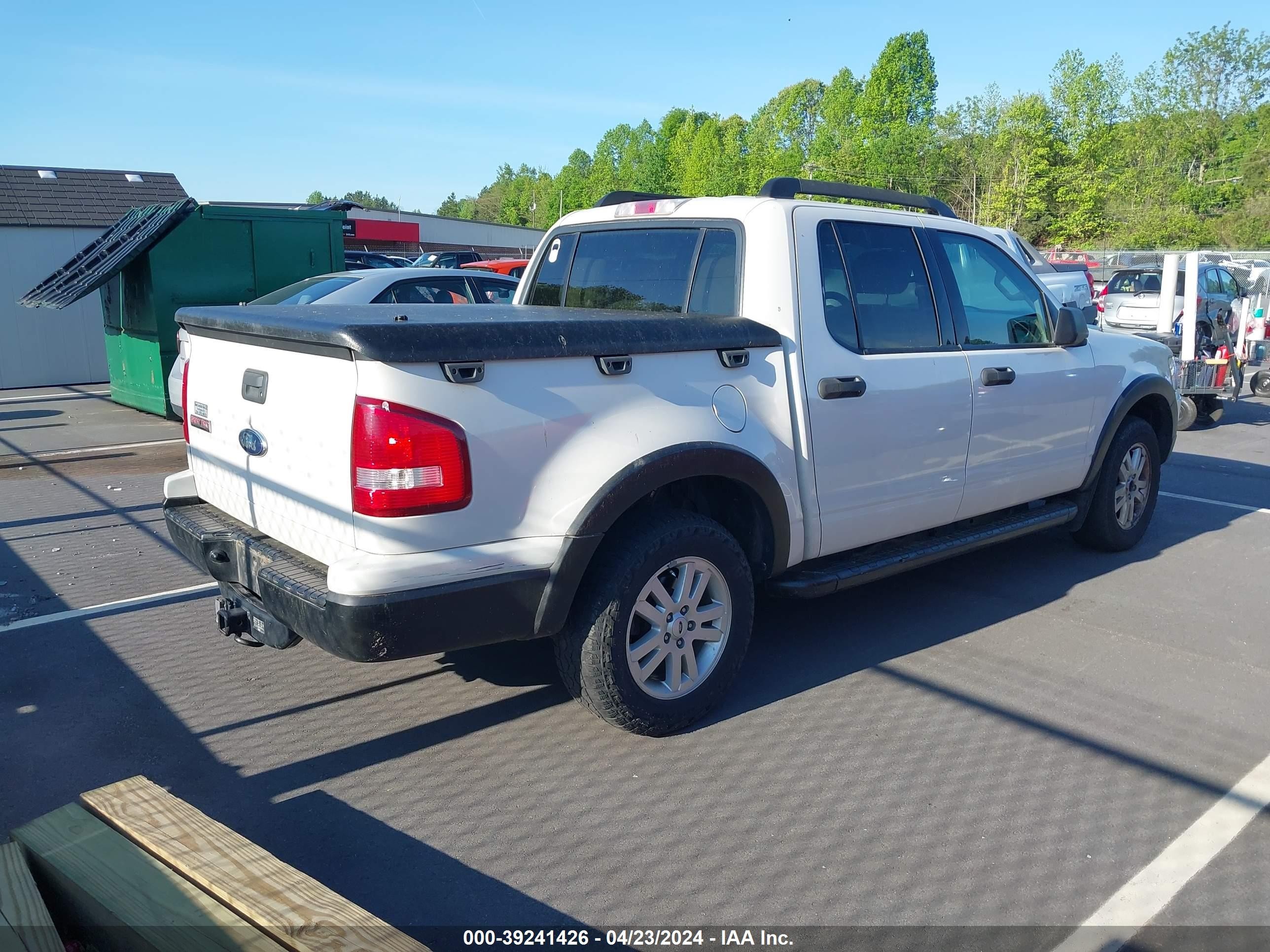 Photo 3 VIN: 1FMEU31E28UA02869 - FORD EXPLORER SPORT TRAC 