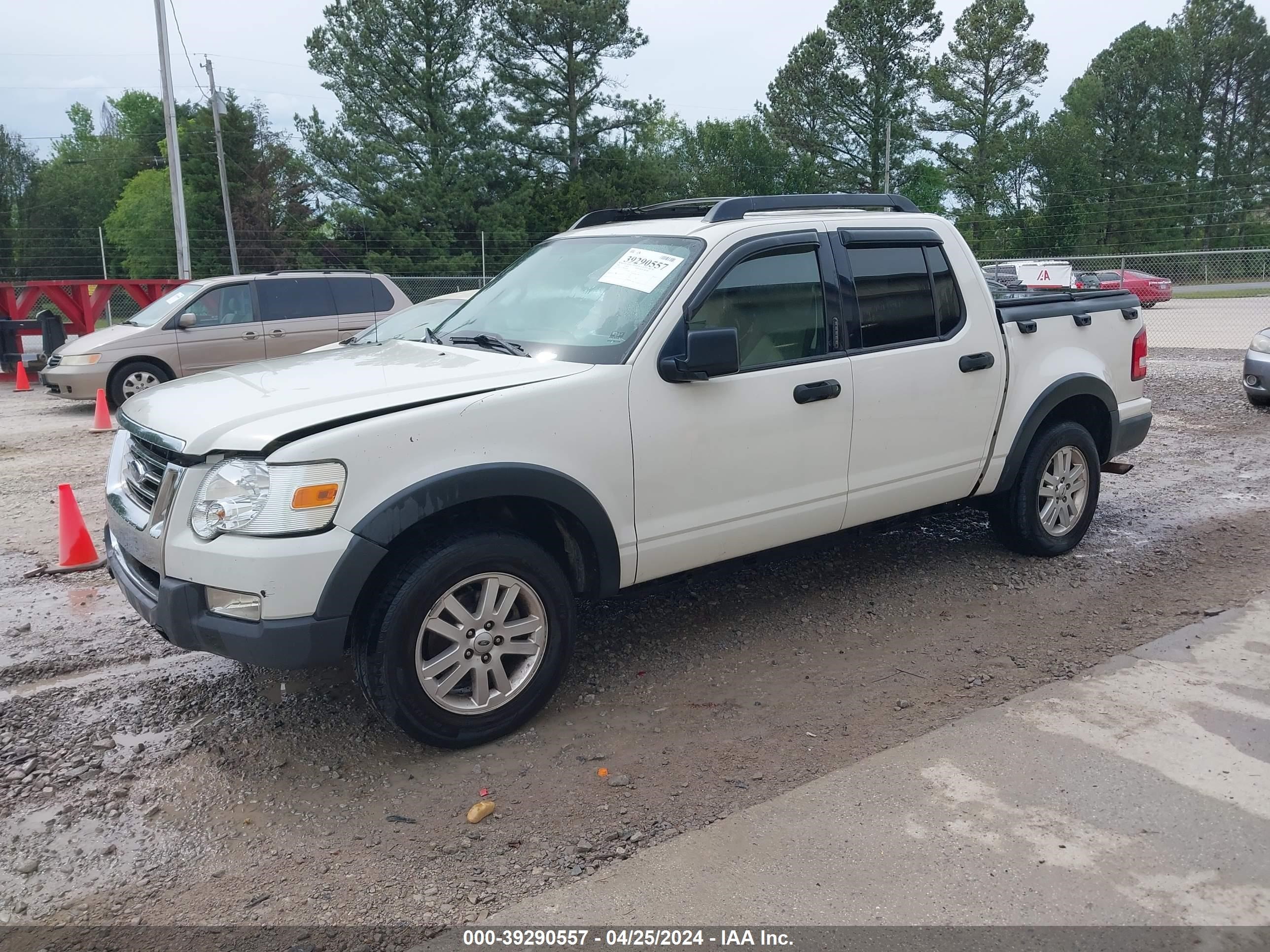 Photo 1 VIN: 1FMEU31E78UA28092 - FORD EXPLORER SPORT TRAC 