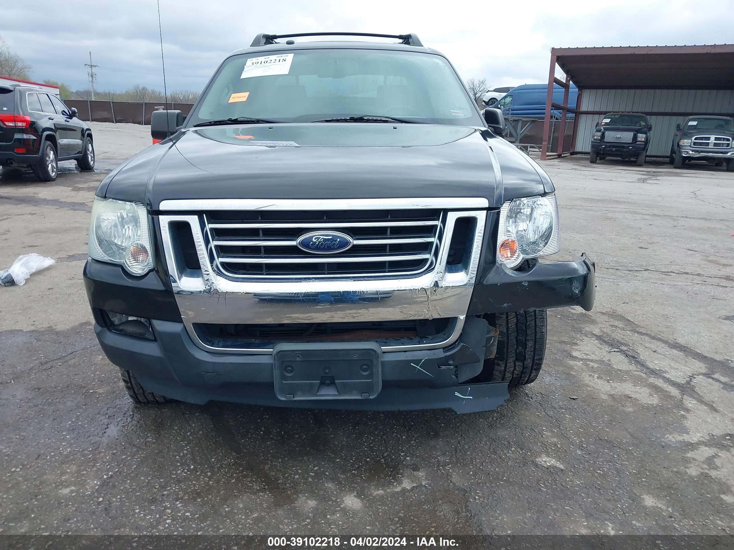 Photo 5 VIN: 1FMEU31E98UA56475 - FORD EXPLORER SPORT TRAC 