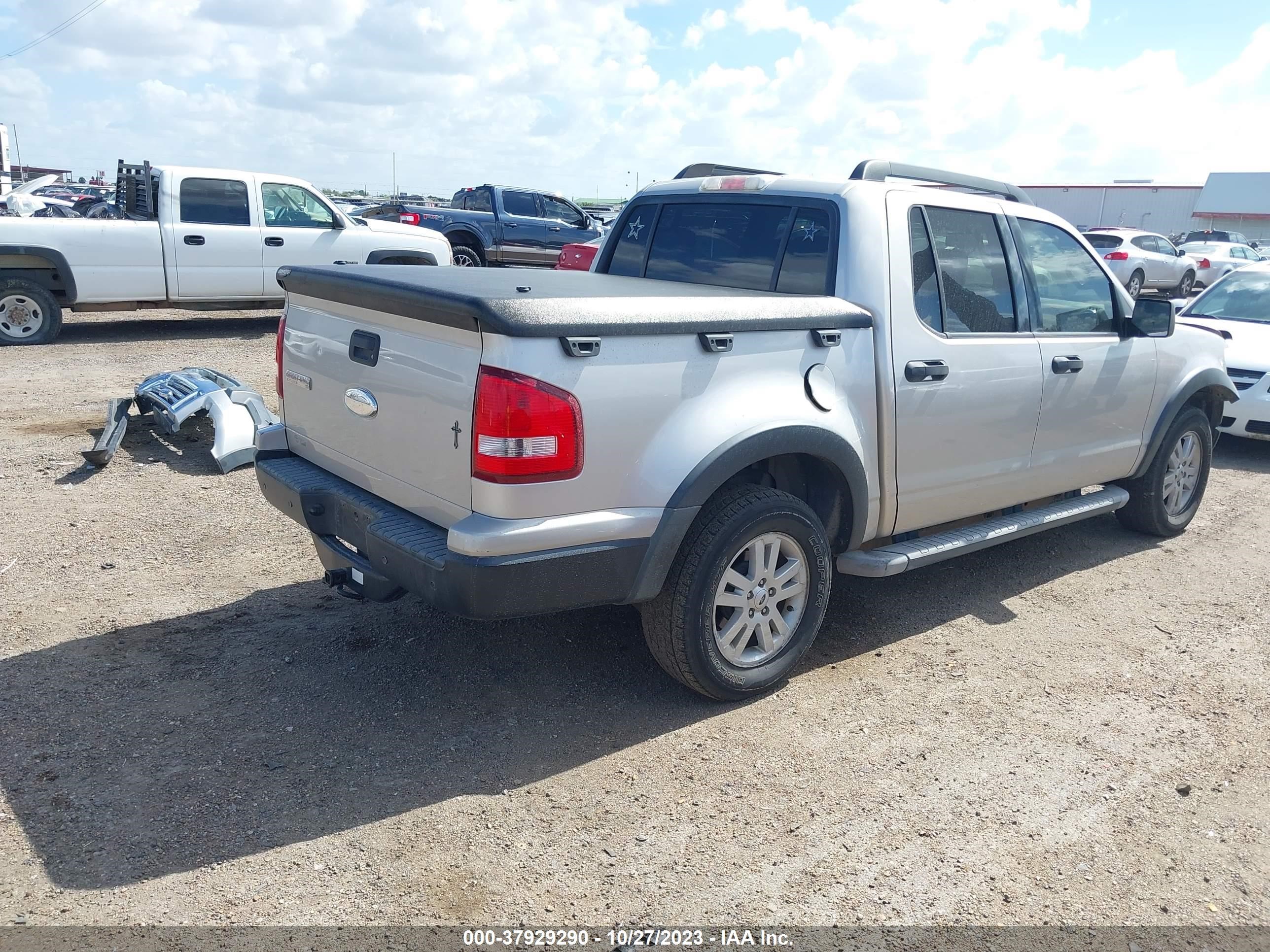 Photo 3 VIN: 1FMEU31K67UB20136 - FORD EXPLORER SPORT TRAC 