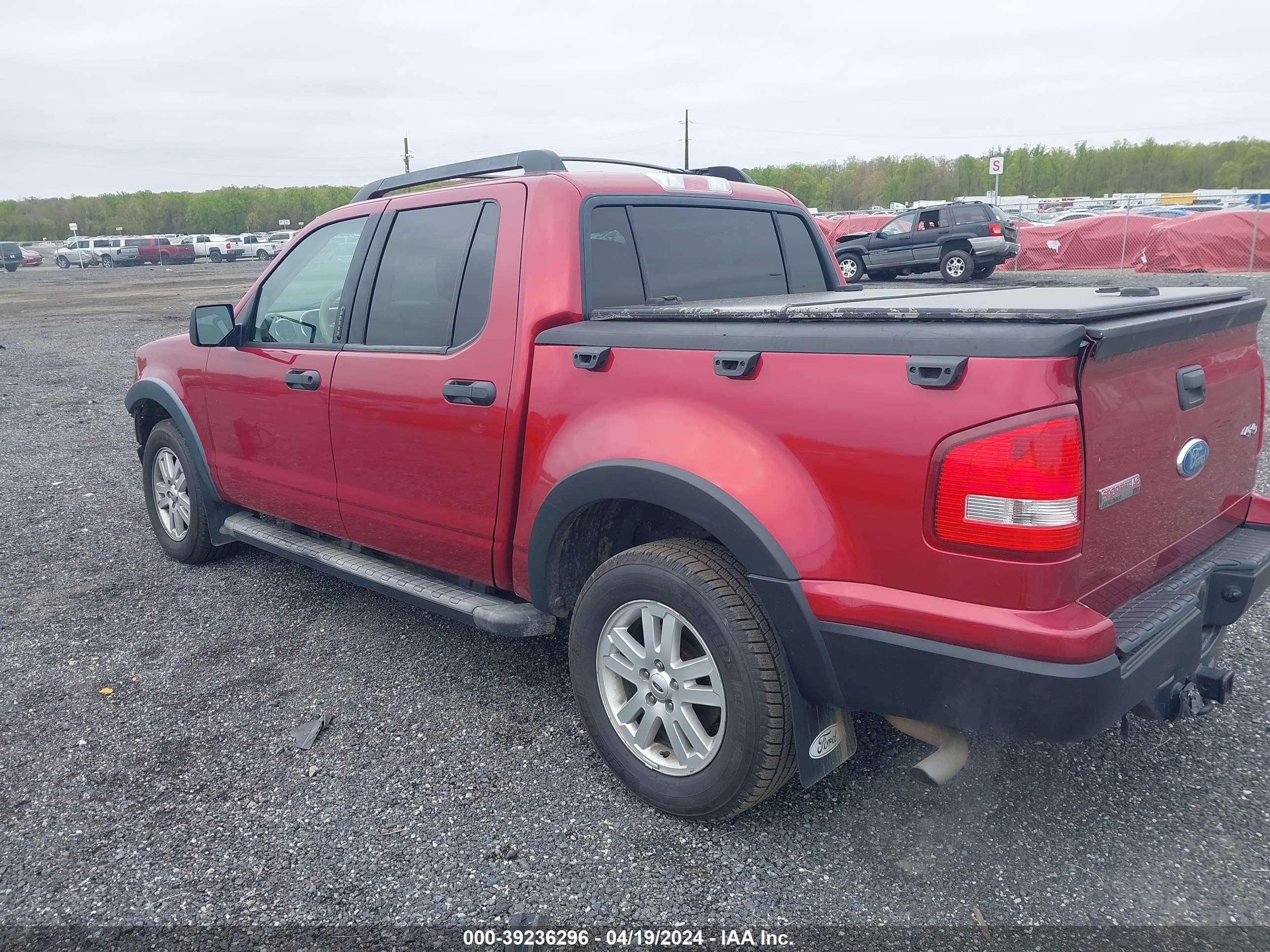 Photo 2 VIN: 1FMEU51E18UA37799 - FORD EXPLORER SPORT TRAC 