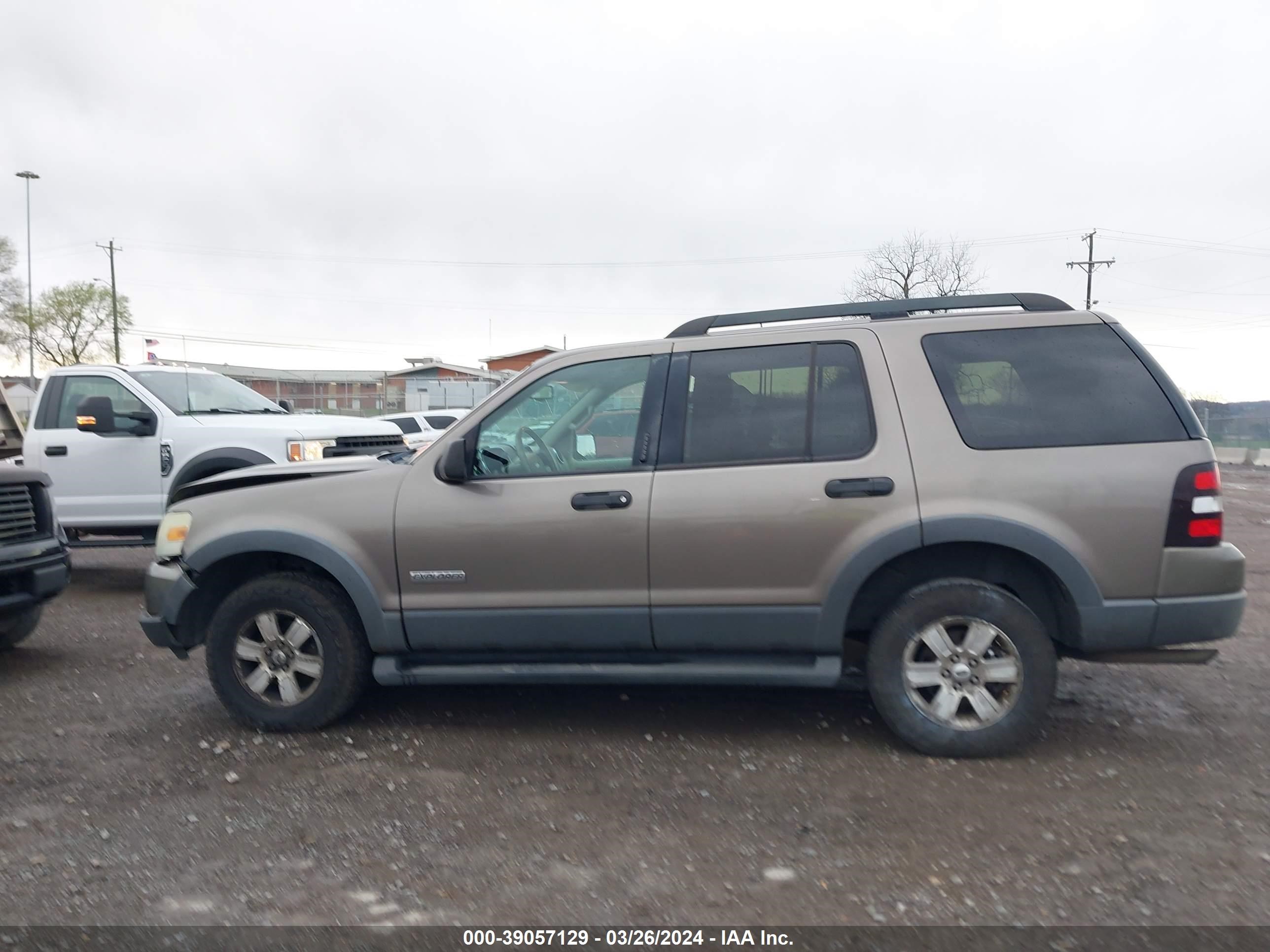 Photo 13 VIN: 1FMEU63806UA91217 - FORD EXPLORER 