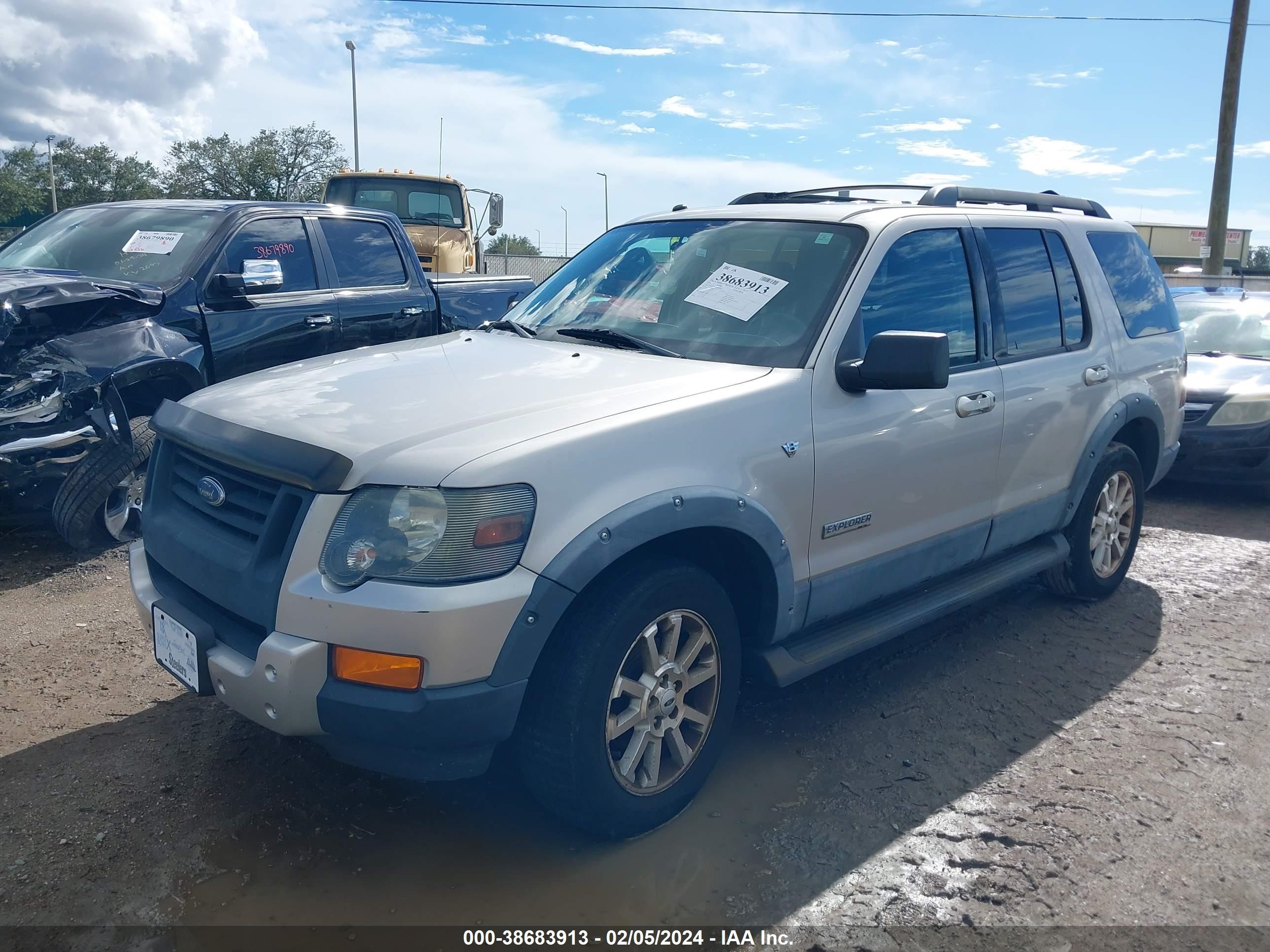 Photo 1 VIN: 1FMEU63888UB00460 - FORD EXPLORER 