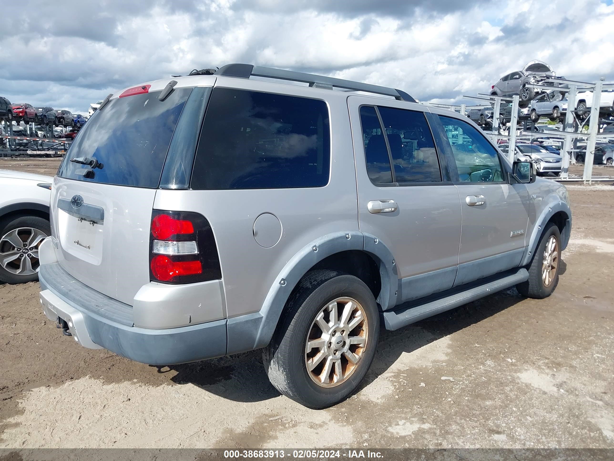 Photo 3 VIN: 1FMEU63888UB00460 - FORD EXPLORER 