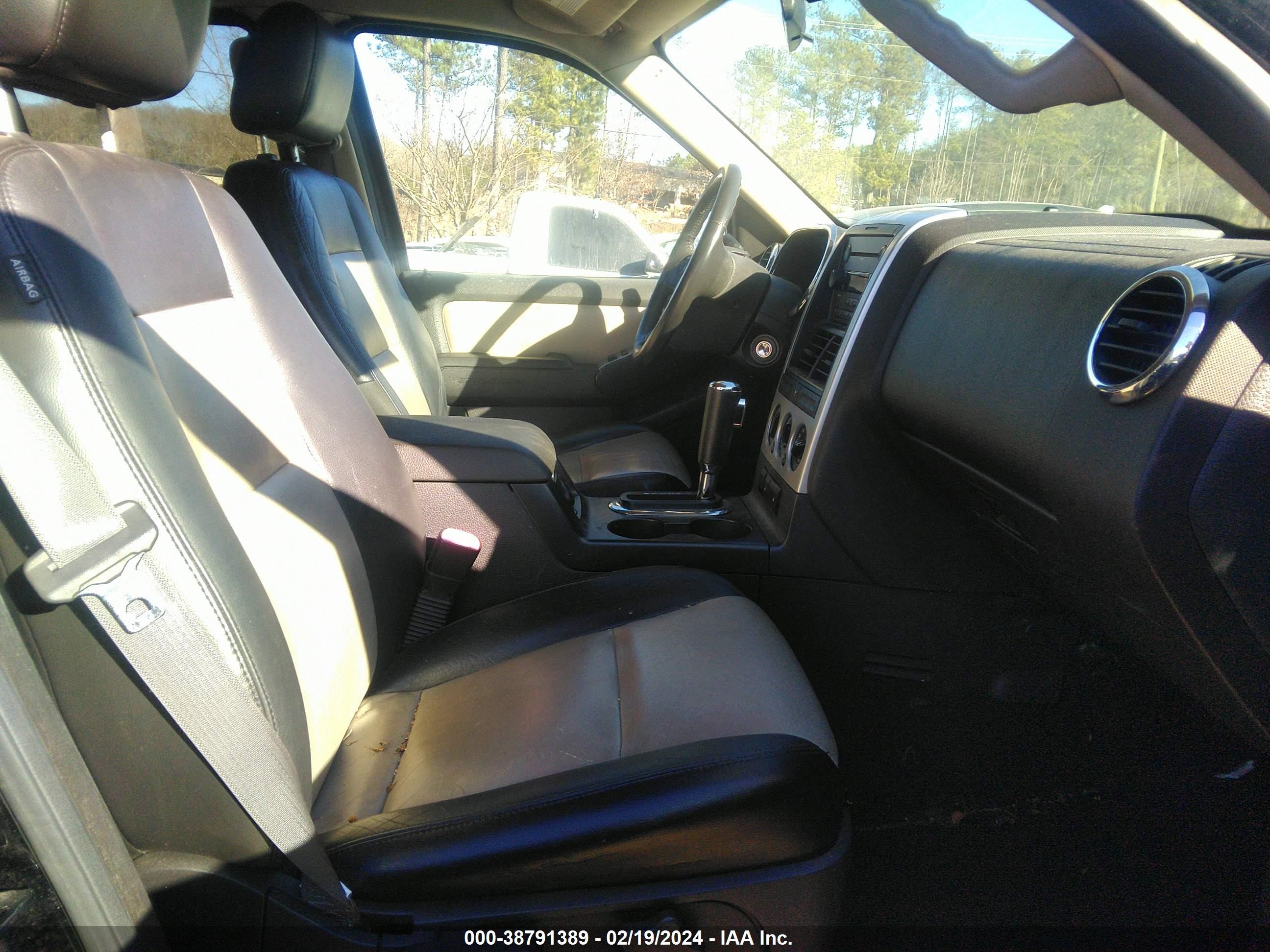 Photo 4 VIN: 1FMEU63E07UA88034 - FORD EXPLORER 