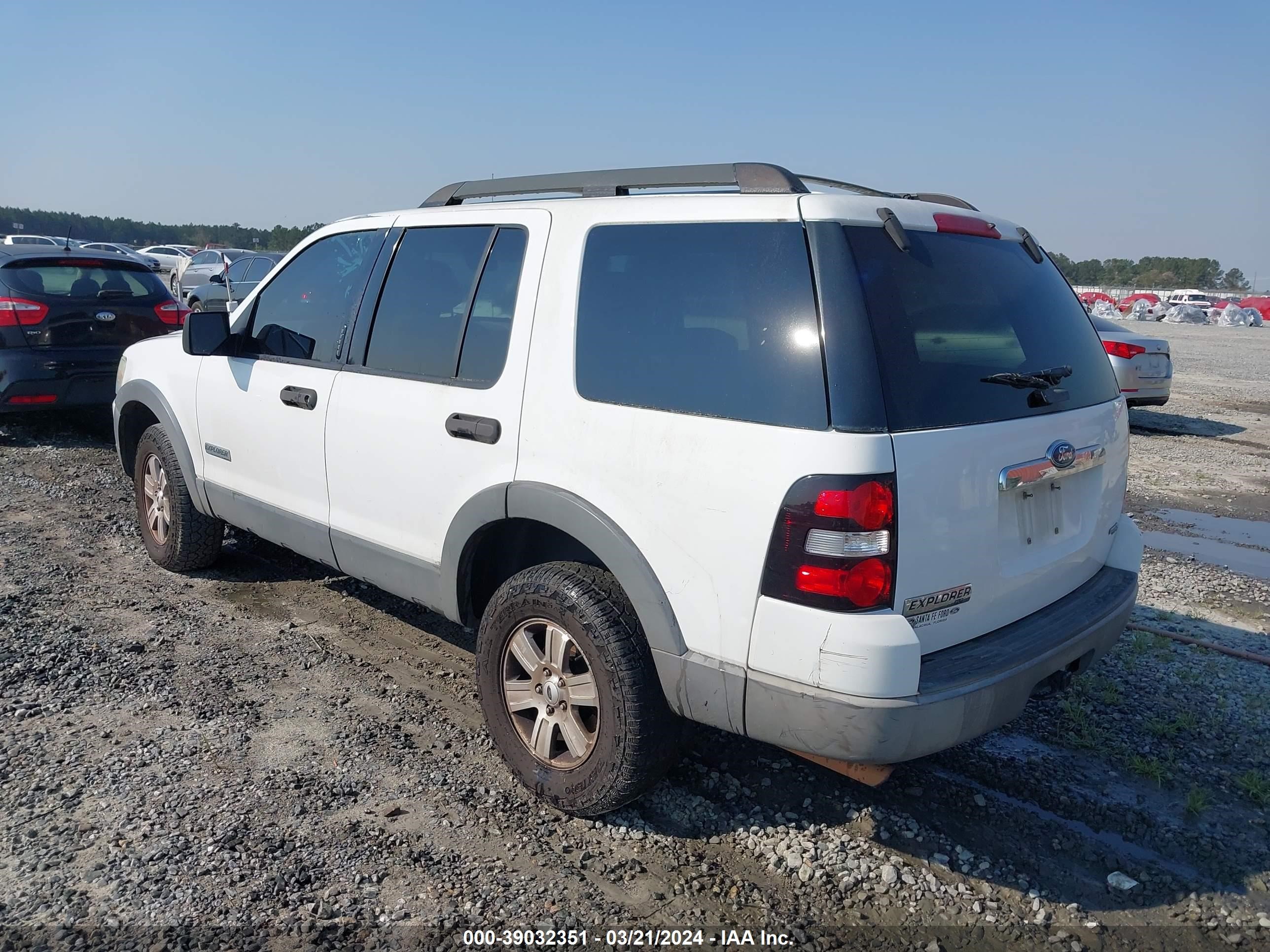 Photo 2 VIN: 1FMEU63E16UB21251 - FORD EXPLORER 