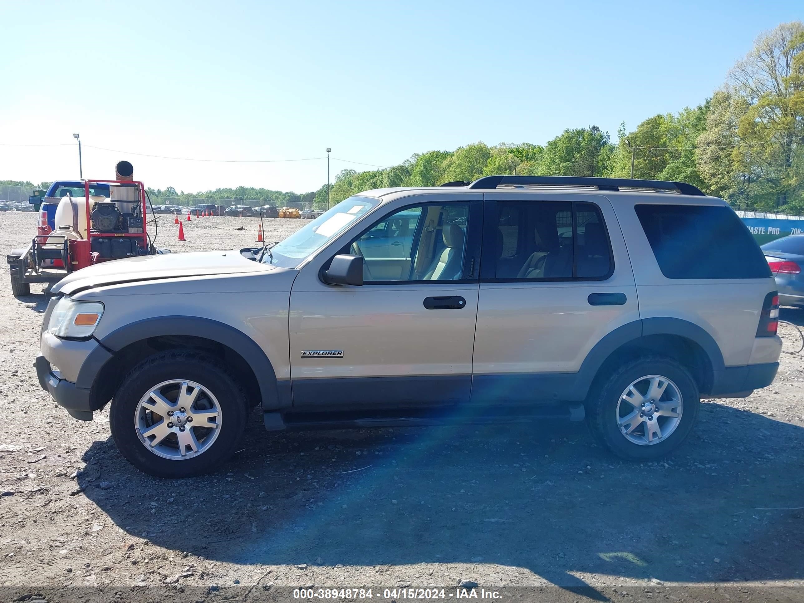 Photo 13 VIN: 1FMEU63E56UA11089 - FORD EXPLORER 