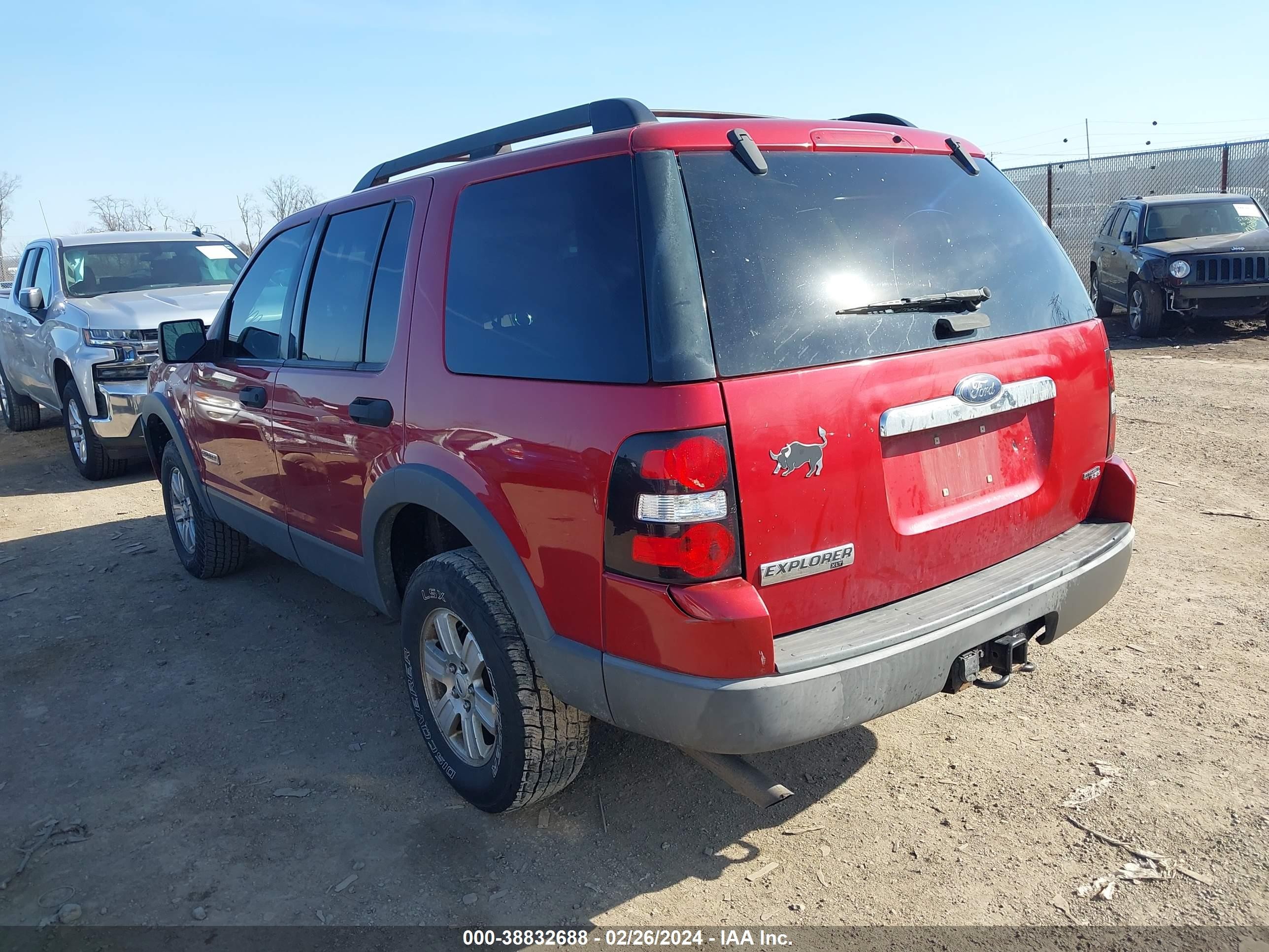 Photo 2 VIN: 1FMEU63E56UA13246 - FORD EXPLORER 