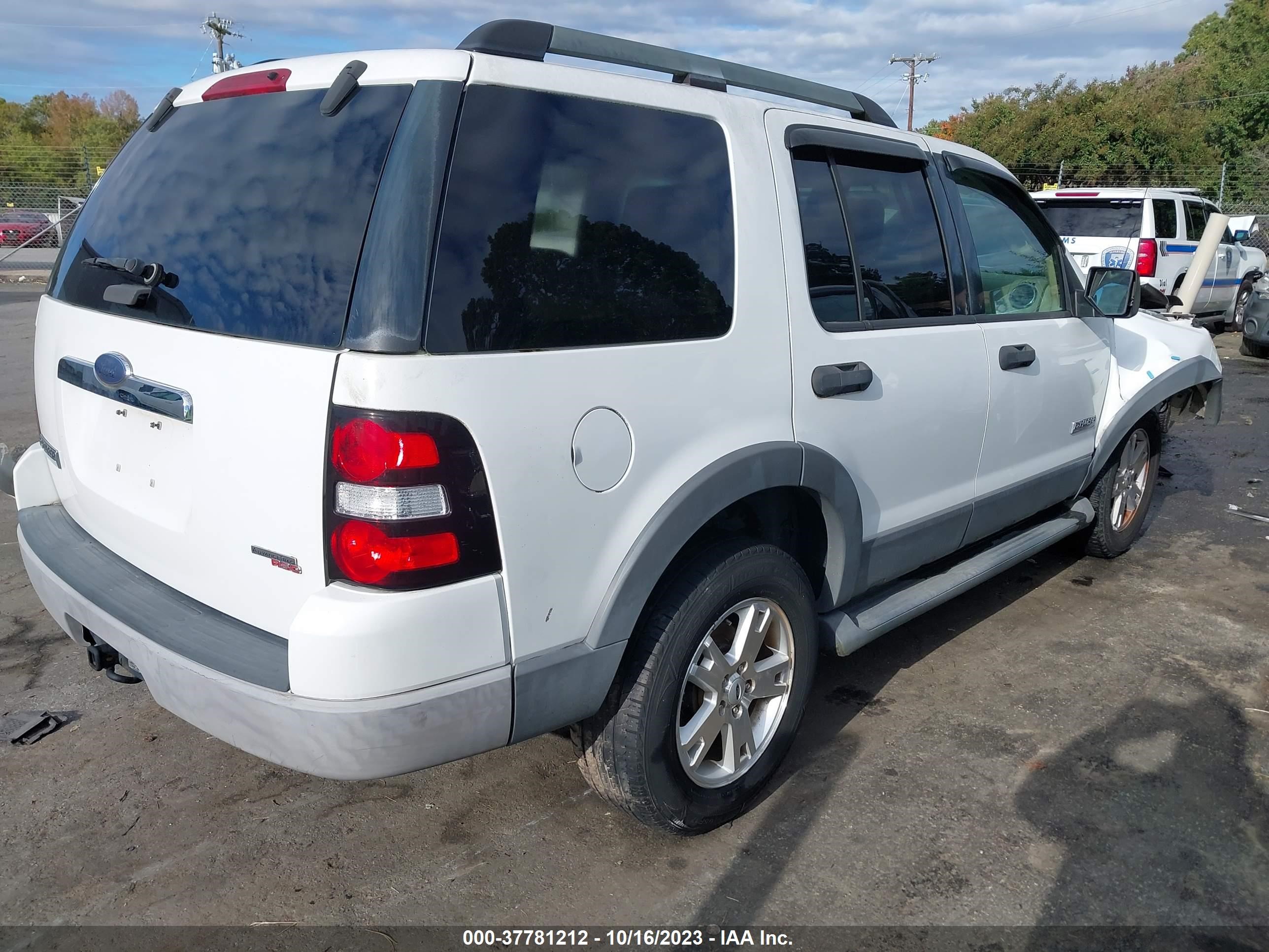 Photo 3 VIN: 1FMEU63E66UB12304 - FORD EXPLORER 