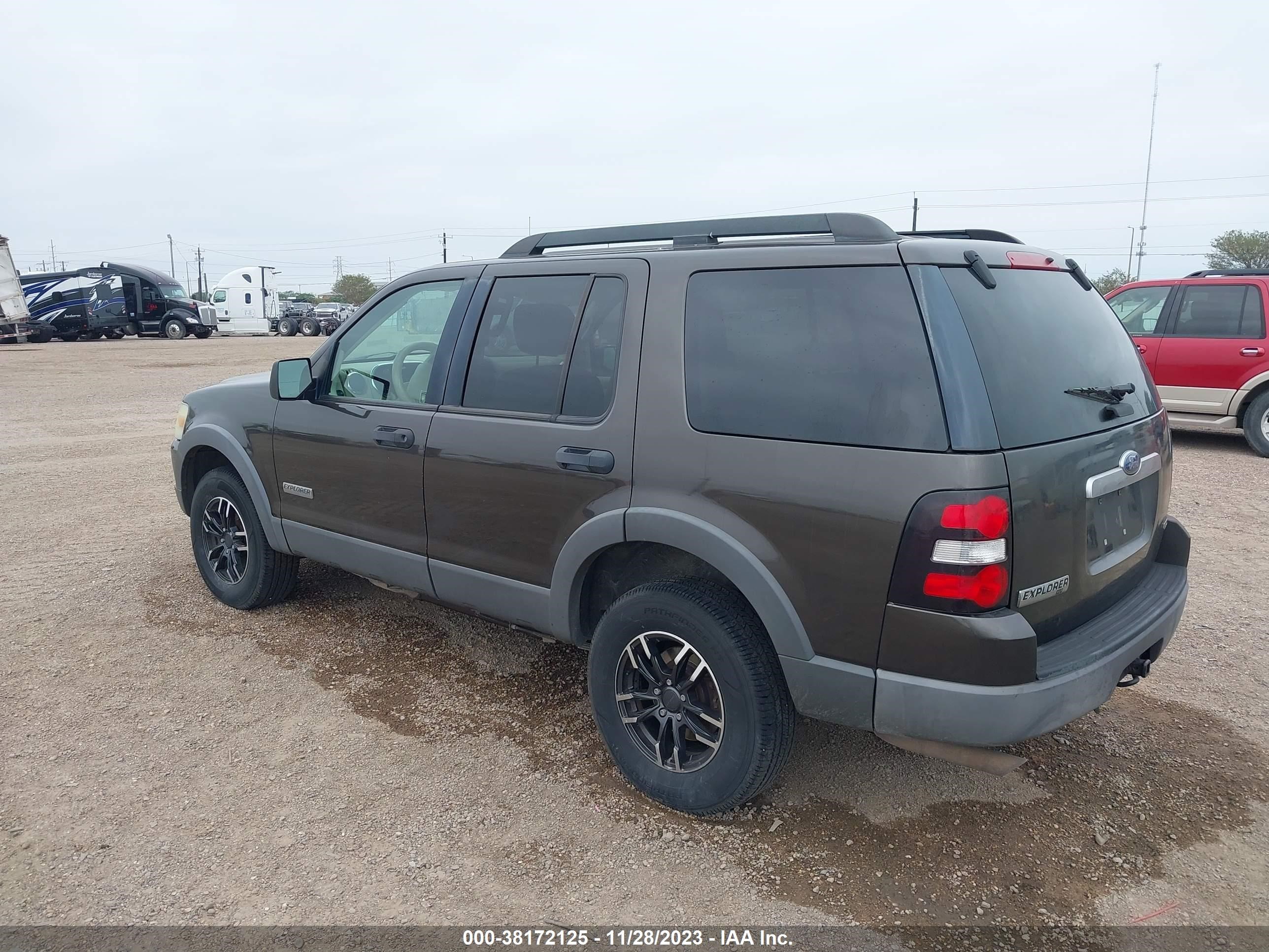 Photo 2 VIN: 1FMEU63E76UB23005 - FORD EXPLORER 