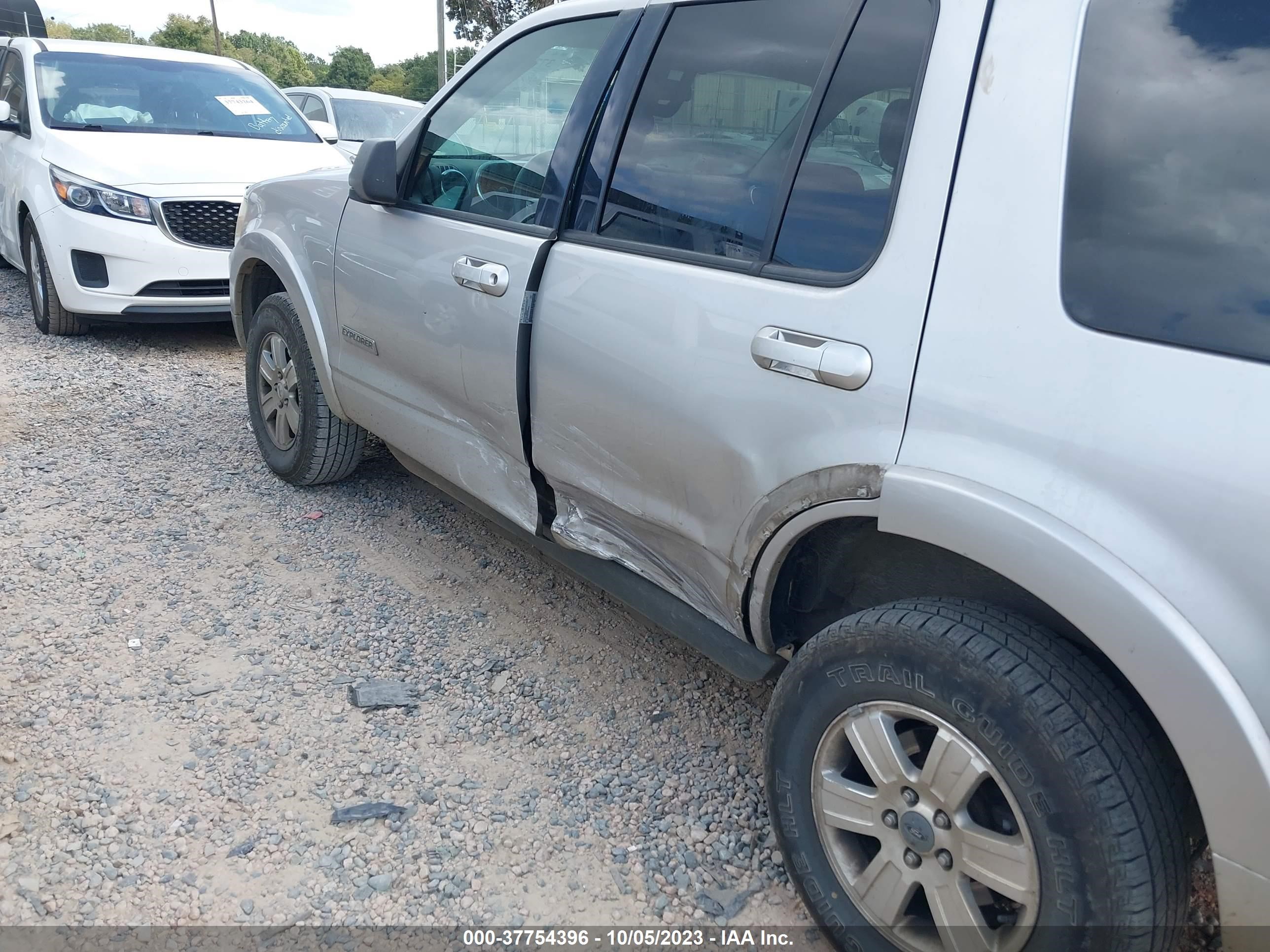 Photo 5 VIN: 1FMEU63E78UA09850 - FORD EXPLORER 