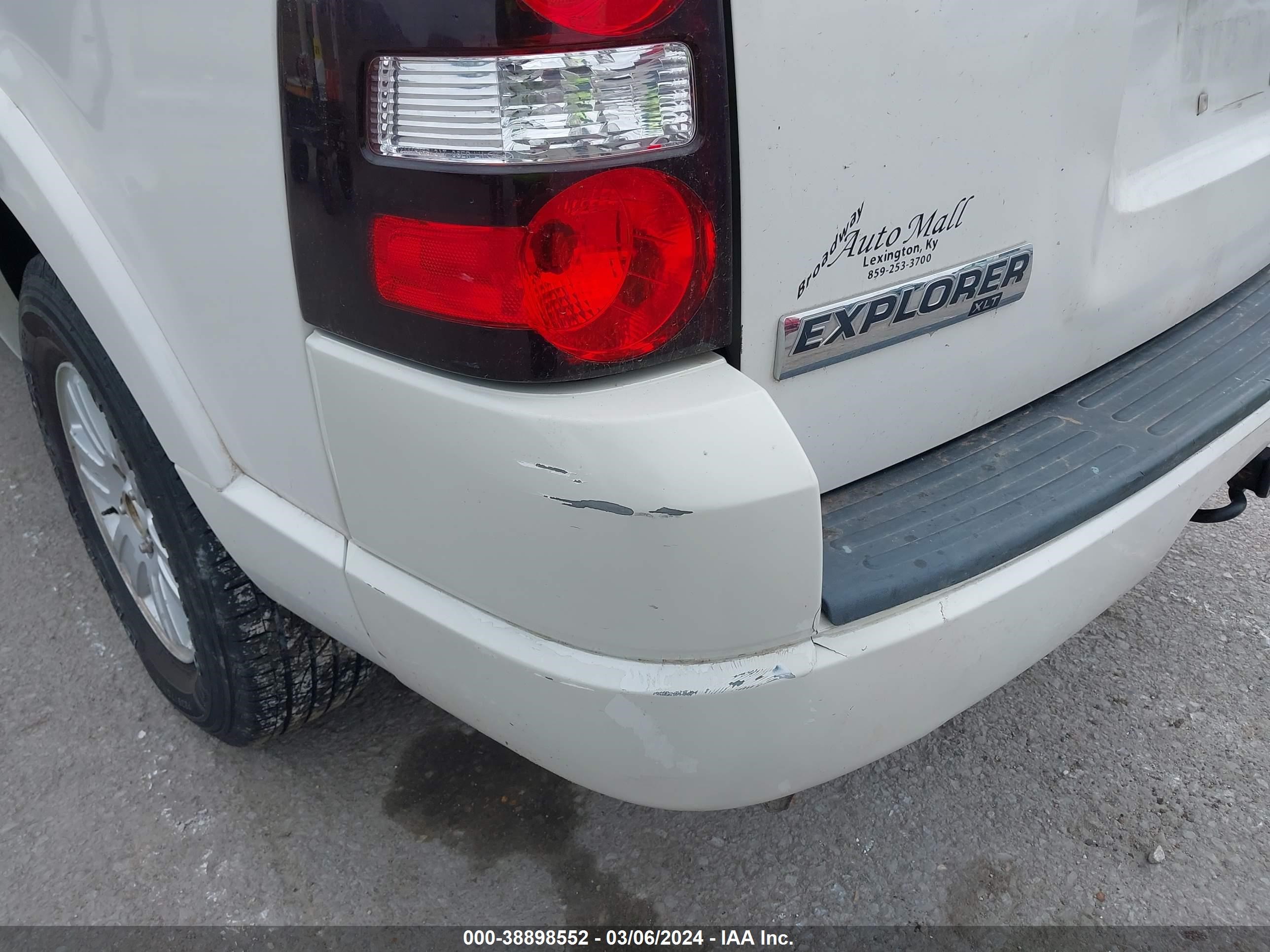 Photo 5 VIN: 1FMEU63E78UA62354 - FORD EXPLORER 