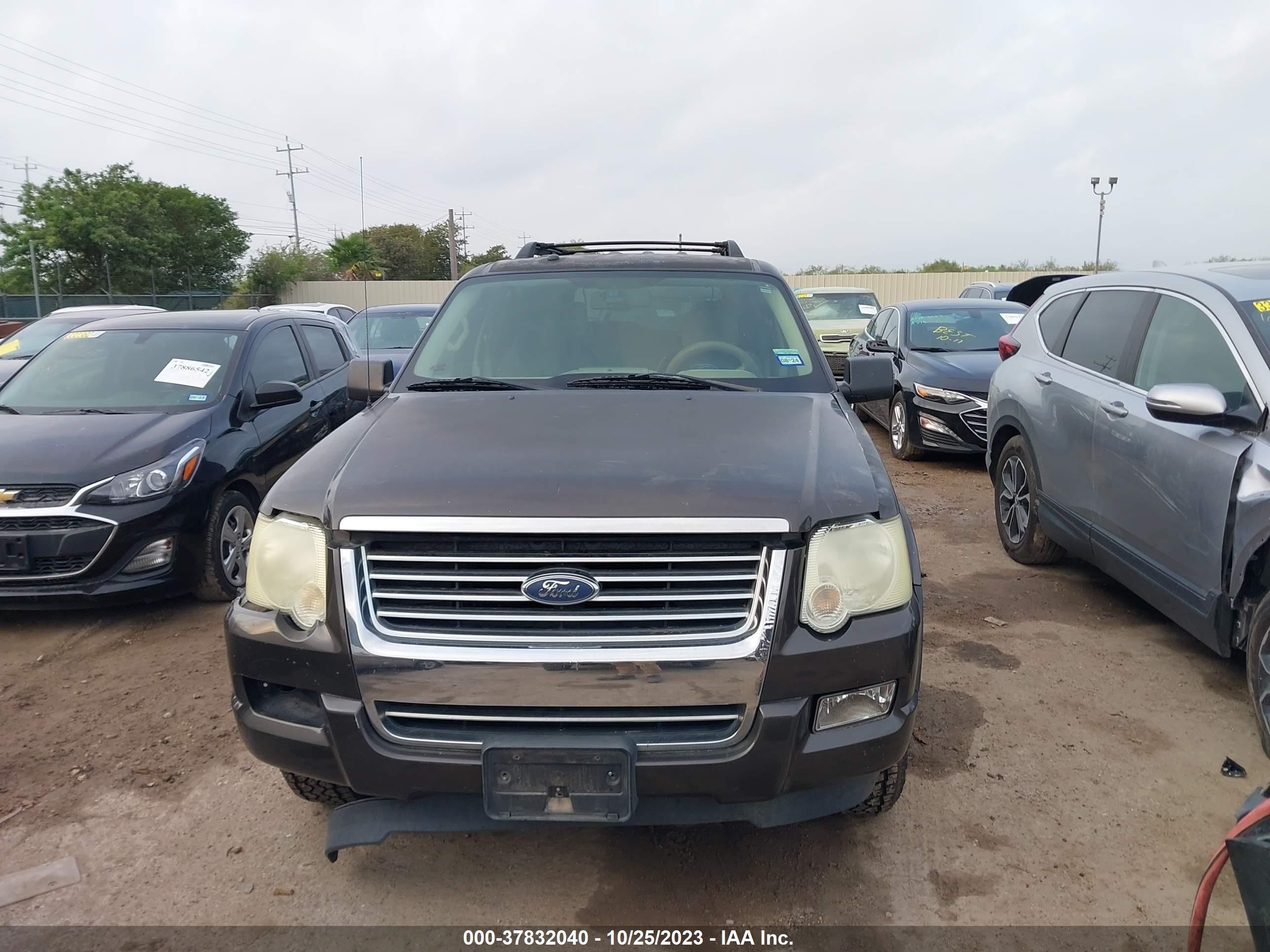 Photo 11 VIN: 1FMEU63E87UB43006 - FORD EXPLORER 