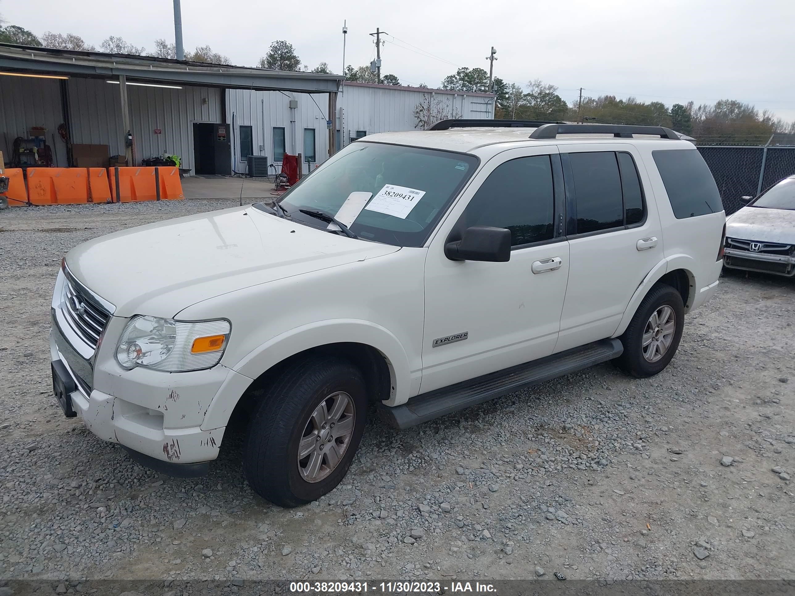 Photo 1 VIN: 1FMEU63E88UB17944 - FORD EXPLORER 