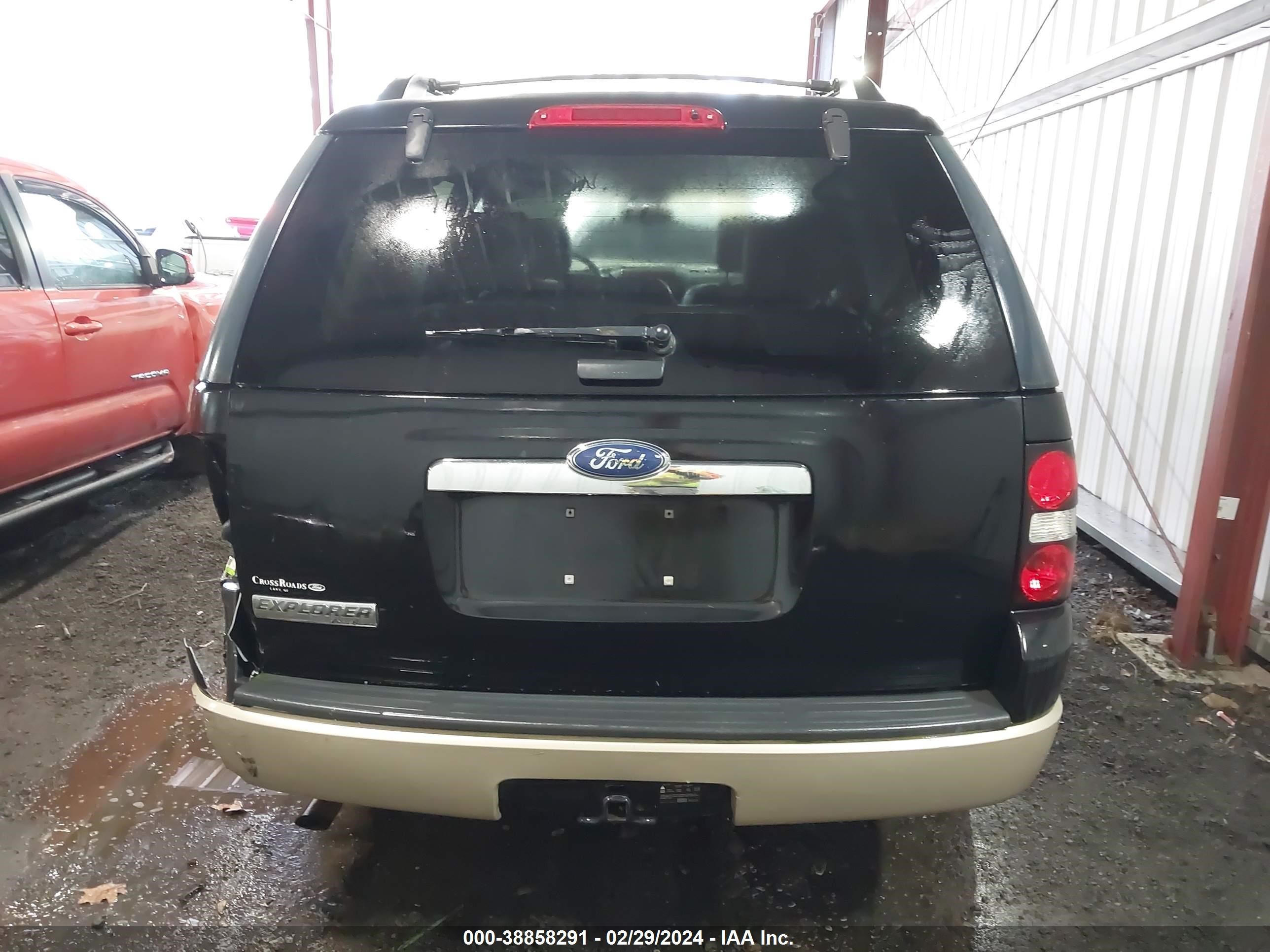 Photo 15 VIN: 1FMEU64E18UA69248 - FORD EXPLORER 