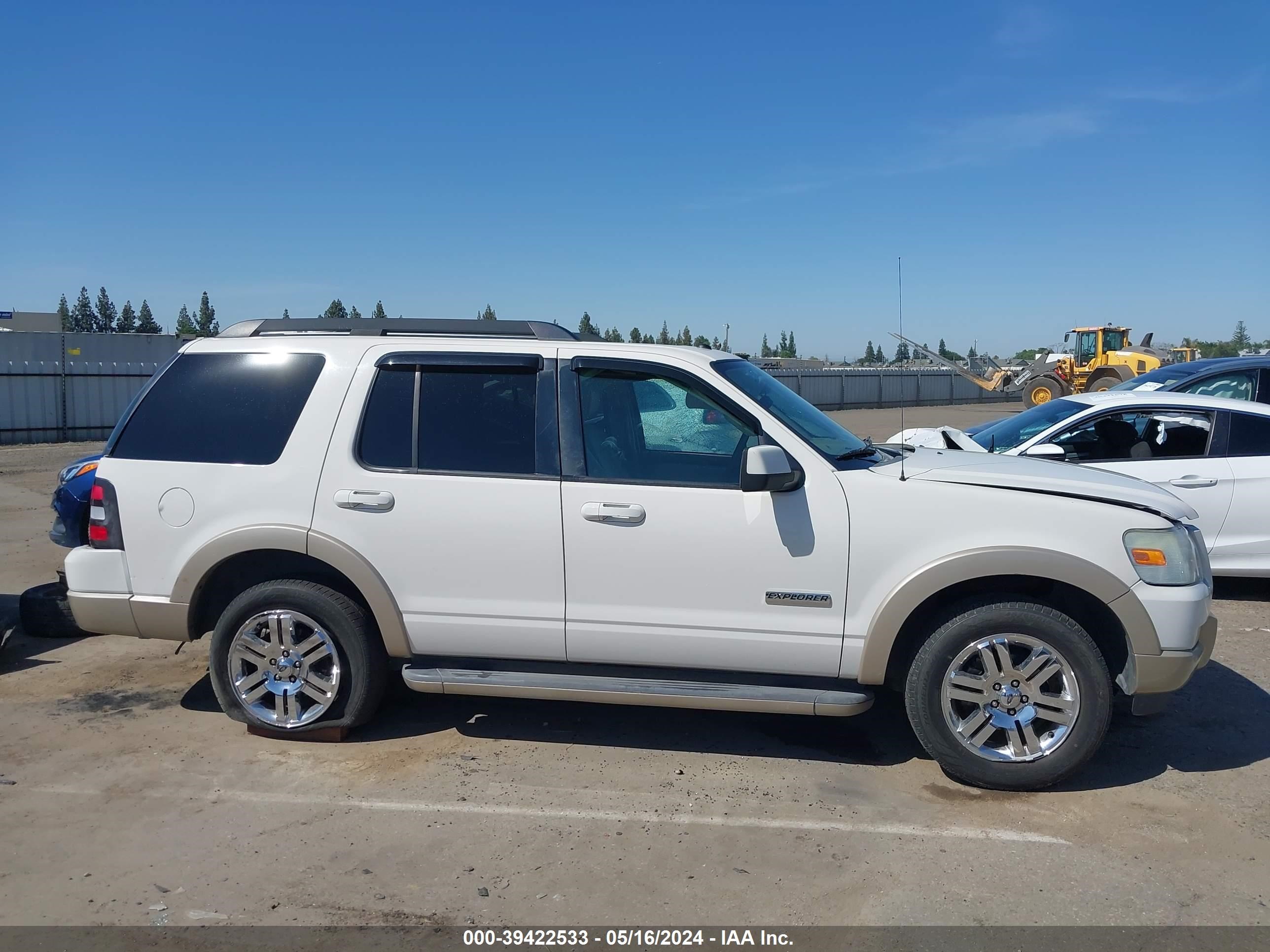 Photo 12 VIN: 1FMEU64E38UA68473 - FORD EXPLORER 