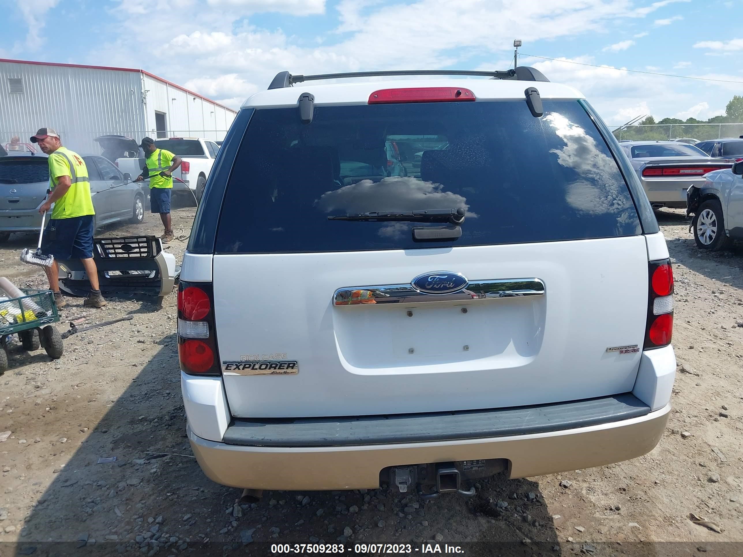 Photo 16 VIN: 1FMEU64E47UB66846 - FORD EXPLORER 