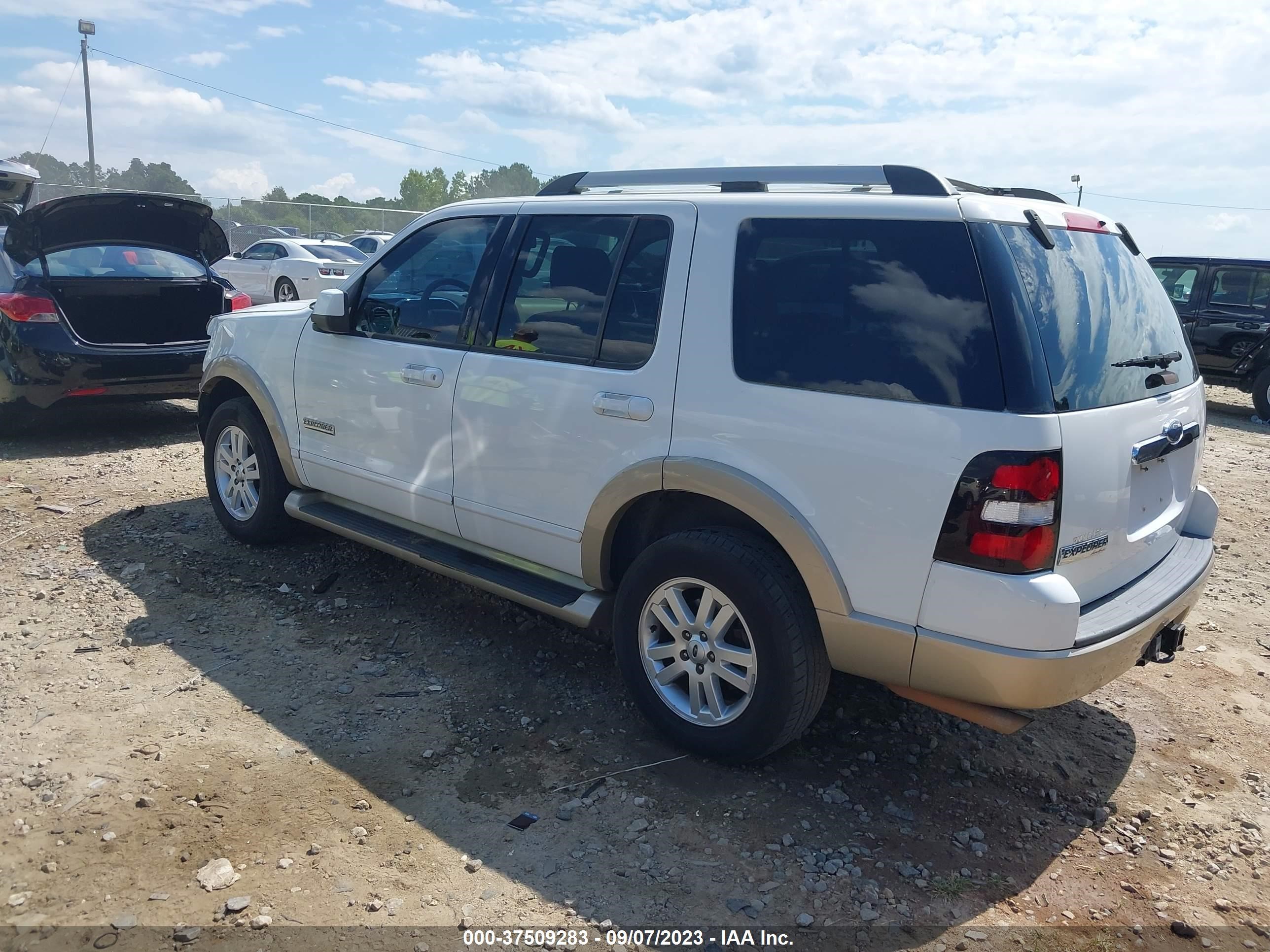 Photo 2 VIN: 1FMEU64E47UB66846 - FORD EXPLORER 