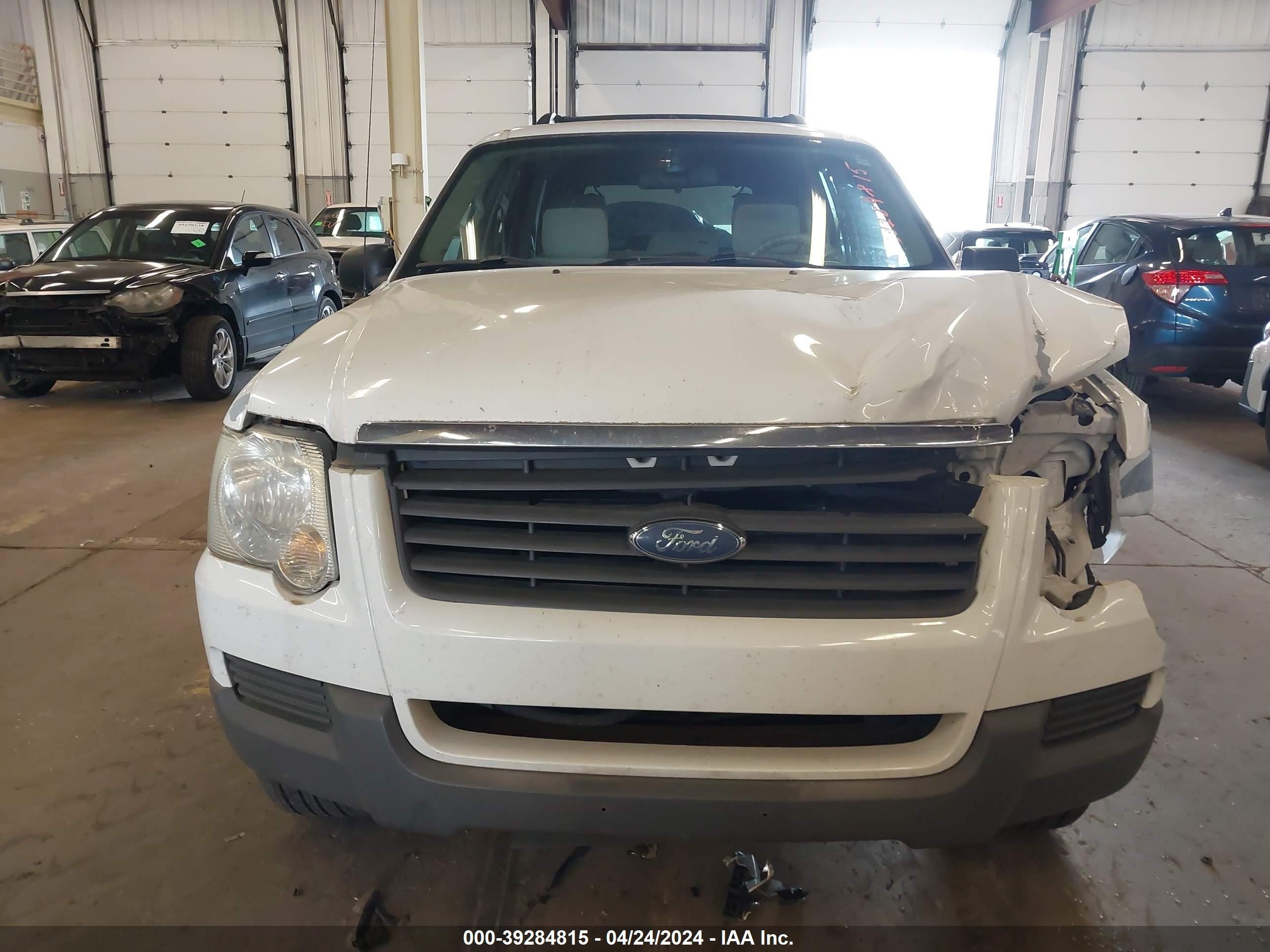 Photo 12 VIN: 1FMEU72E16UA11047 - FORD EXPLORER 