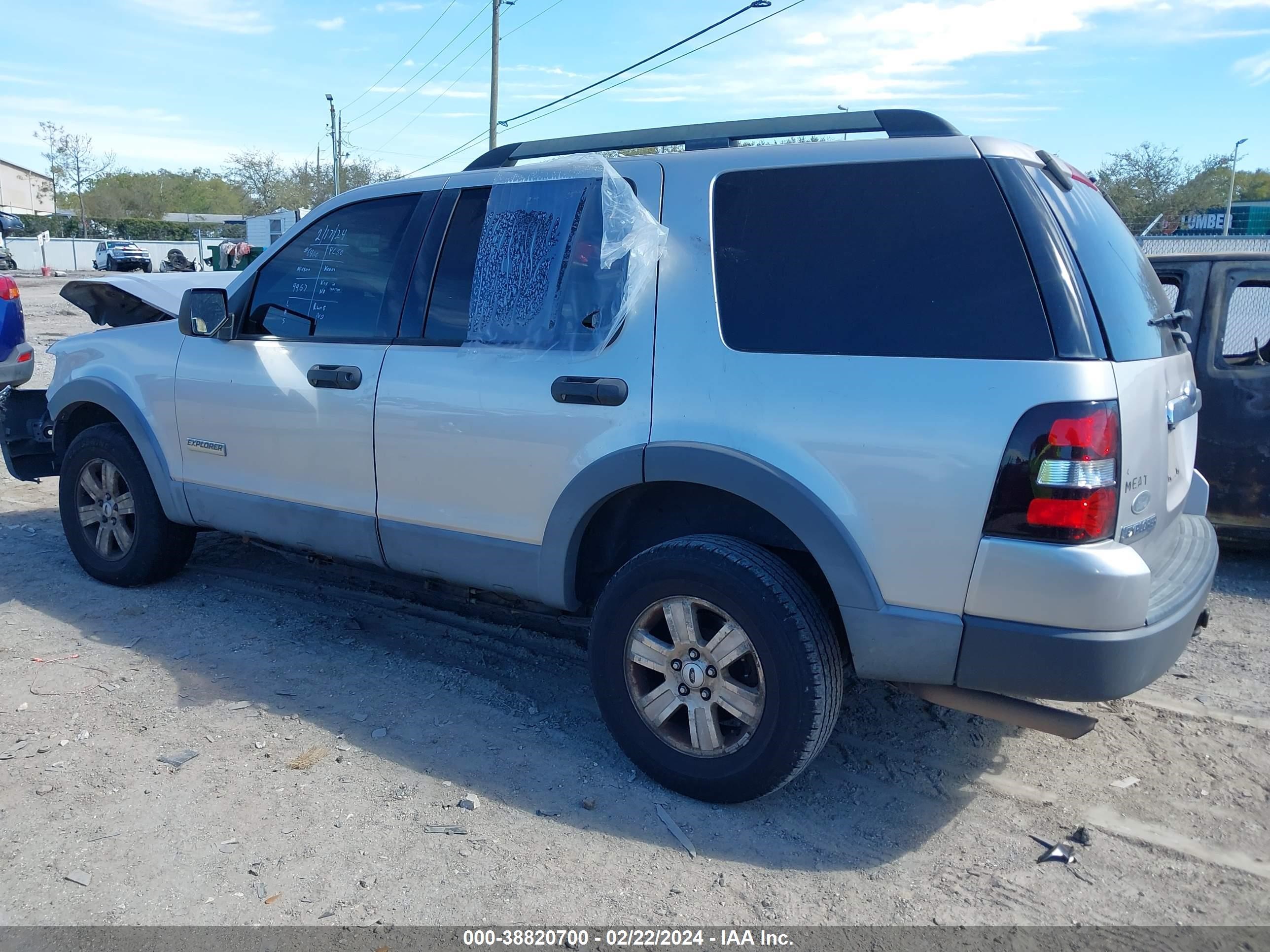 Photo 2 VIN: 1FMEU73E16UB69967 - FORD EXPLORER 