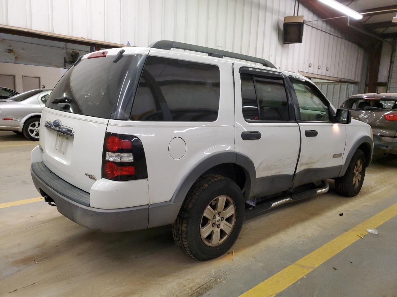 Photo 2 VIN: 1FMEU73E26UA89660 - FORD EXPLORER 