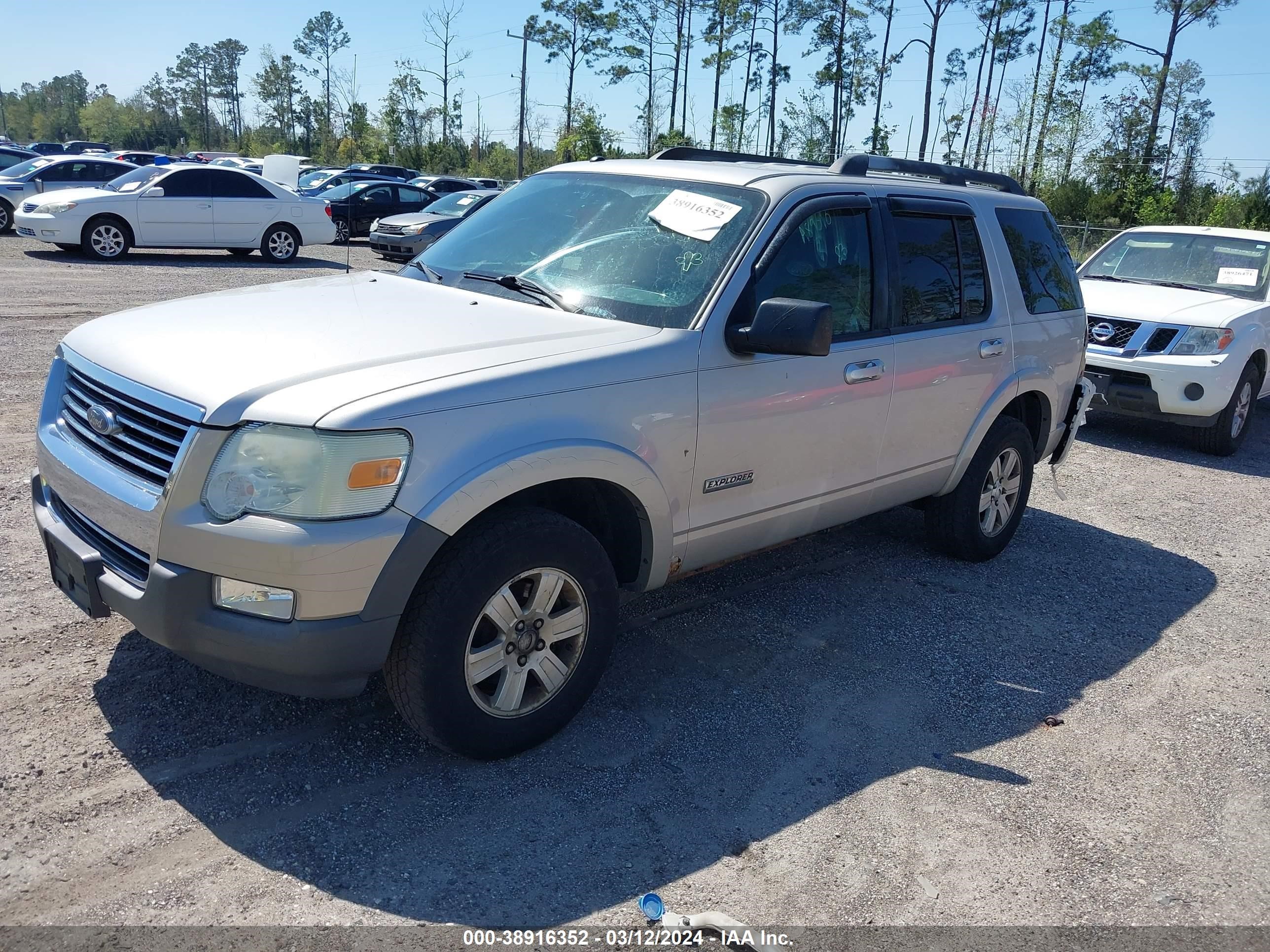 Photo 1 VIN: 1FMEU73E38UA89010 - FORD EXPLORER 