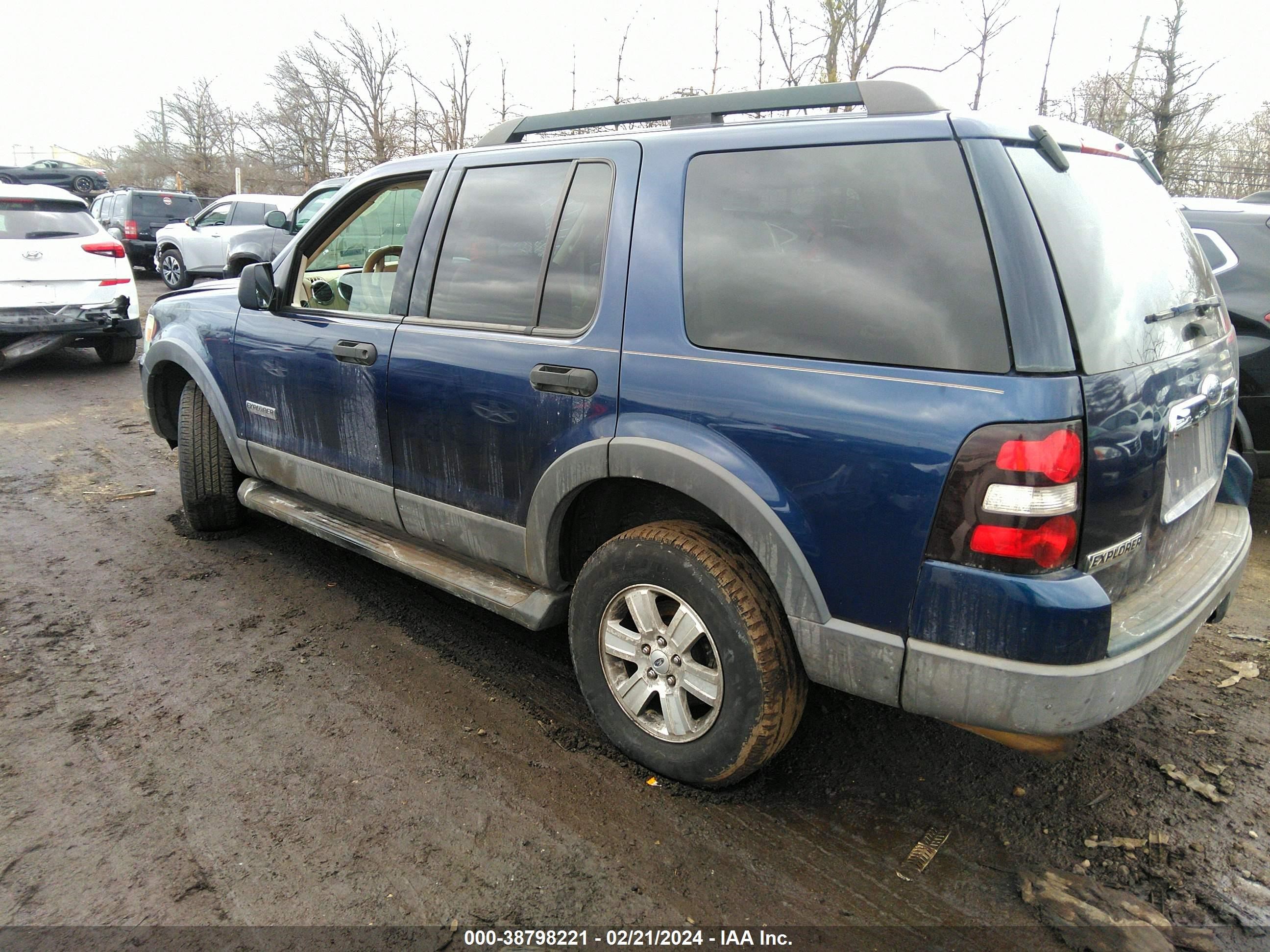 Photo 2 VIN: 1FMEU73E56UB63556 - FORD EXPLORER 