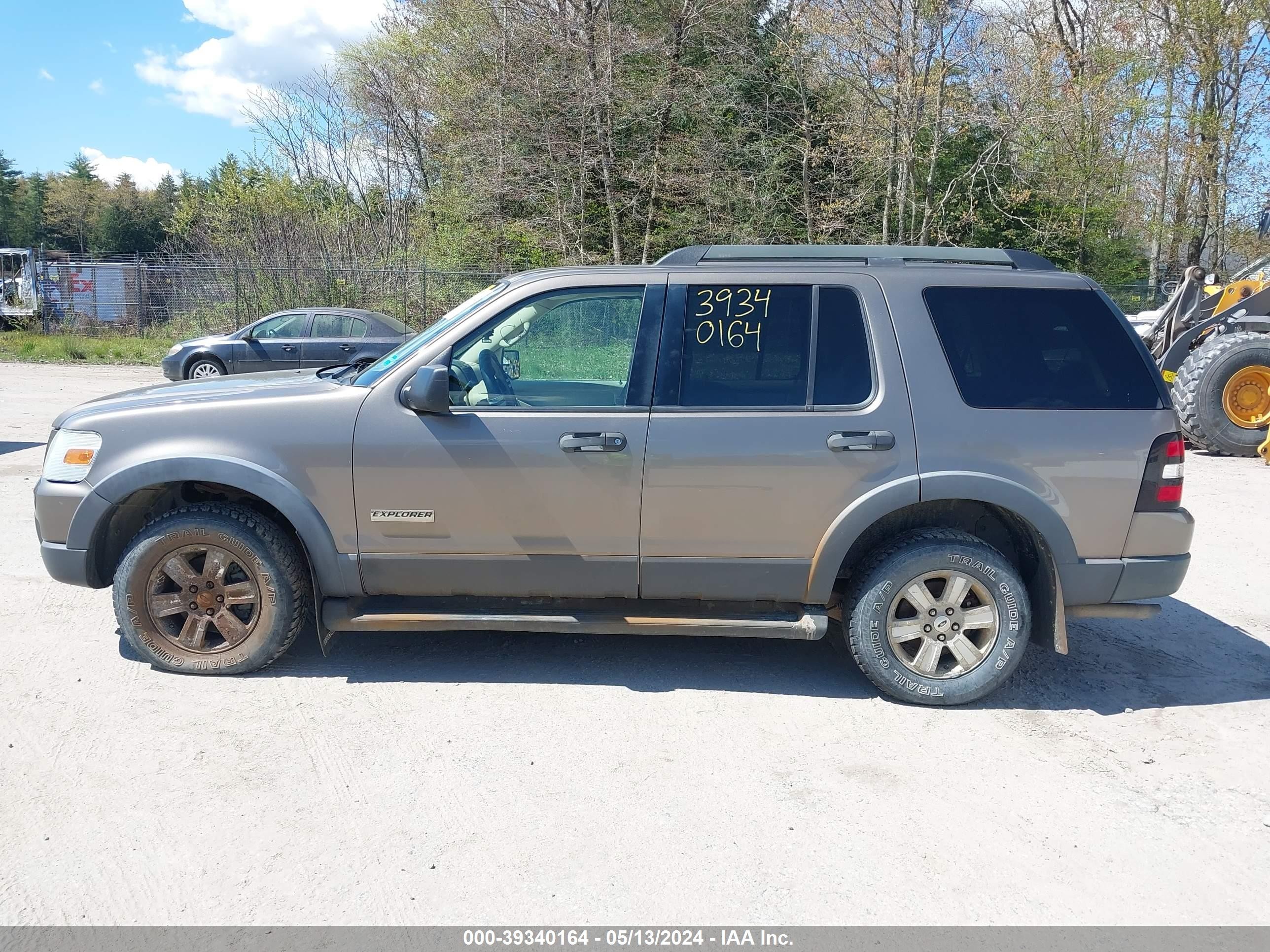 Photo 11 VIN: 1FMEU73E66UB01955 - FORD EXPLORER 