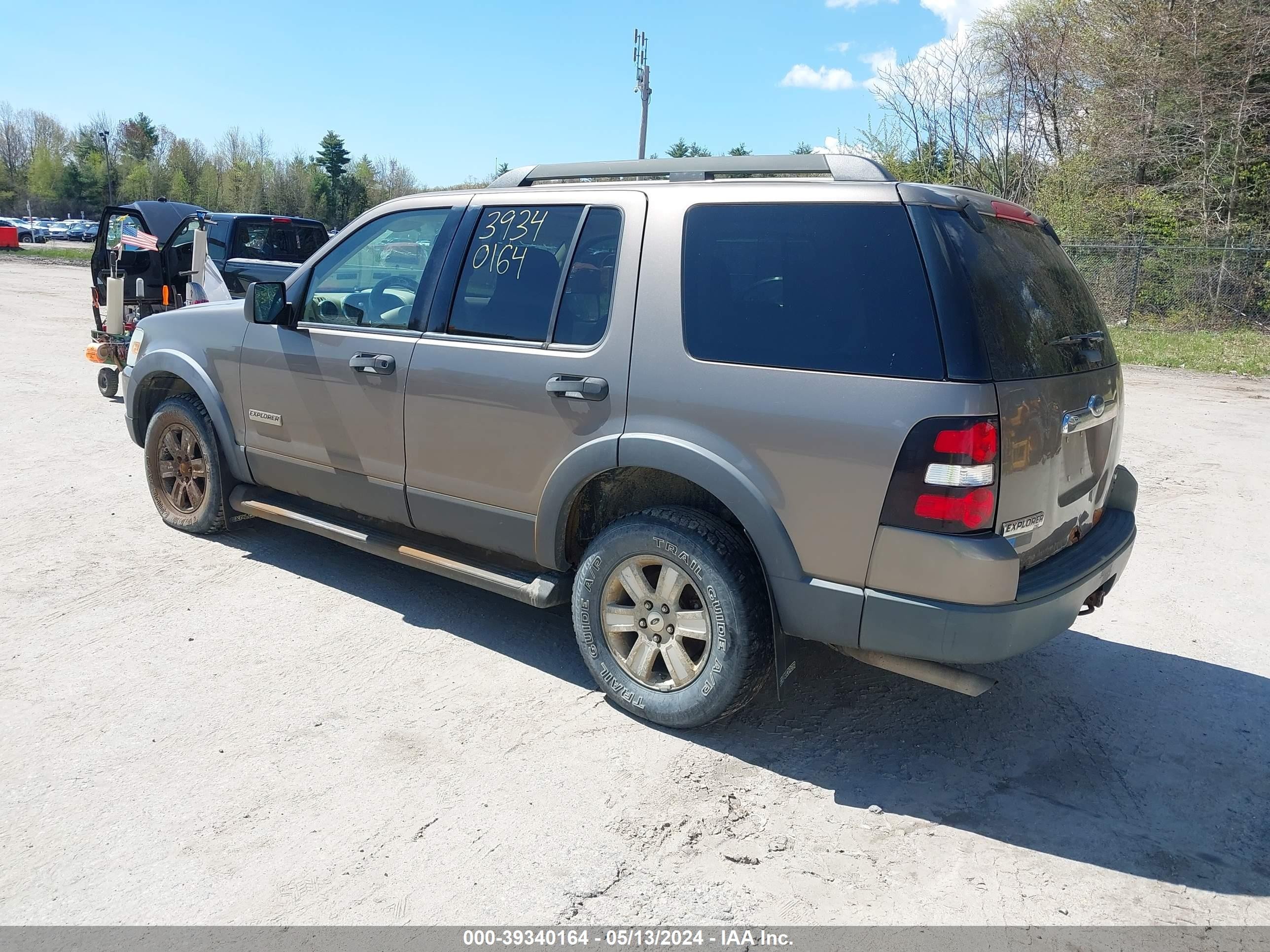 Photo 2 VIN: 1FMEU73E66UB01955 - FORD EXPLORER 