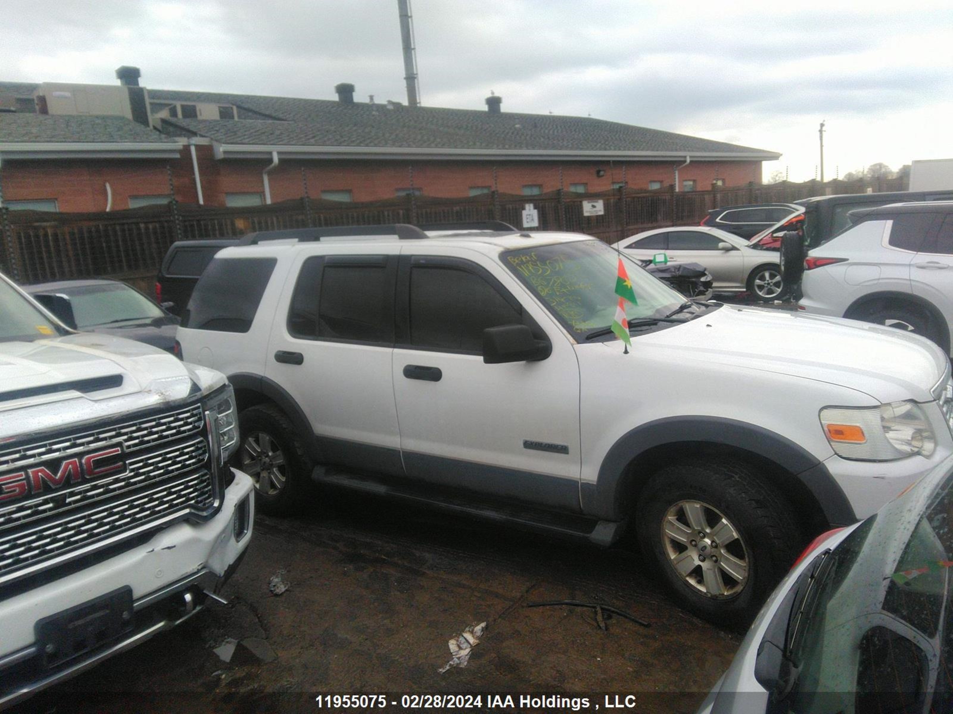 Photo 12 VIN: 1FMEU73E66UB67860 - FORD EXPLORER 