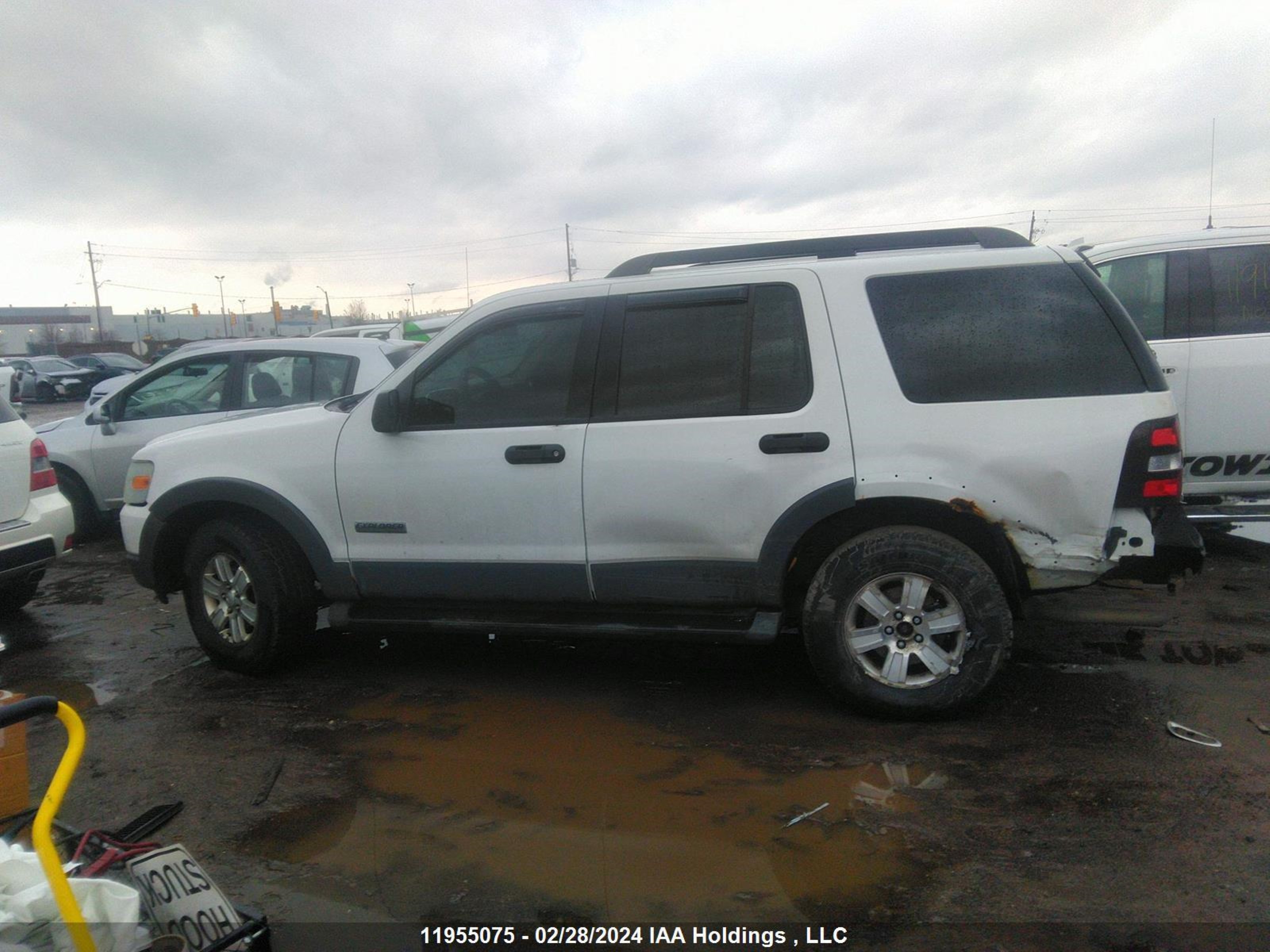 Photo 13 VIN: 1FMEU73E66UB67860 - FORD EXPLORER 