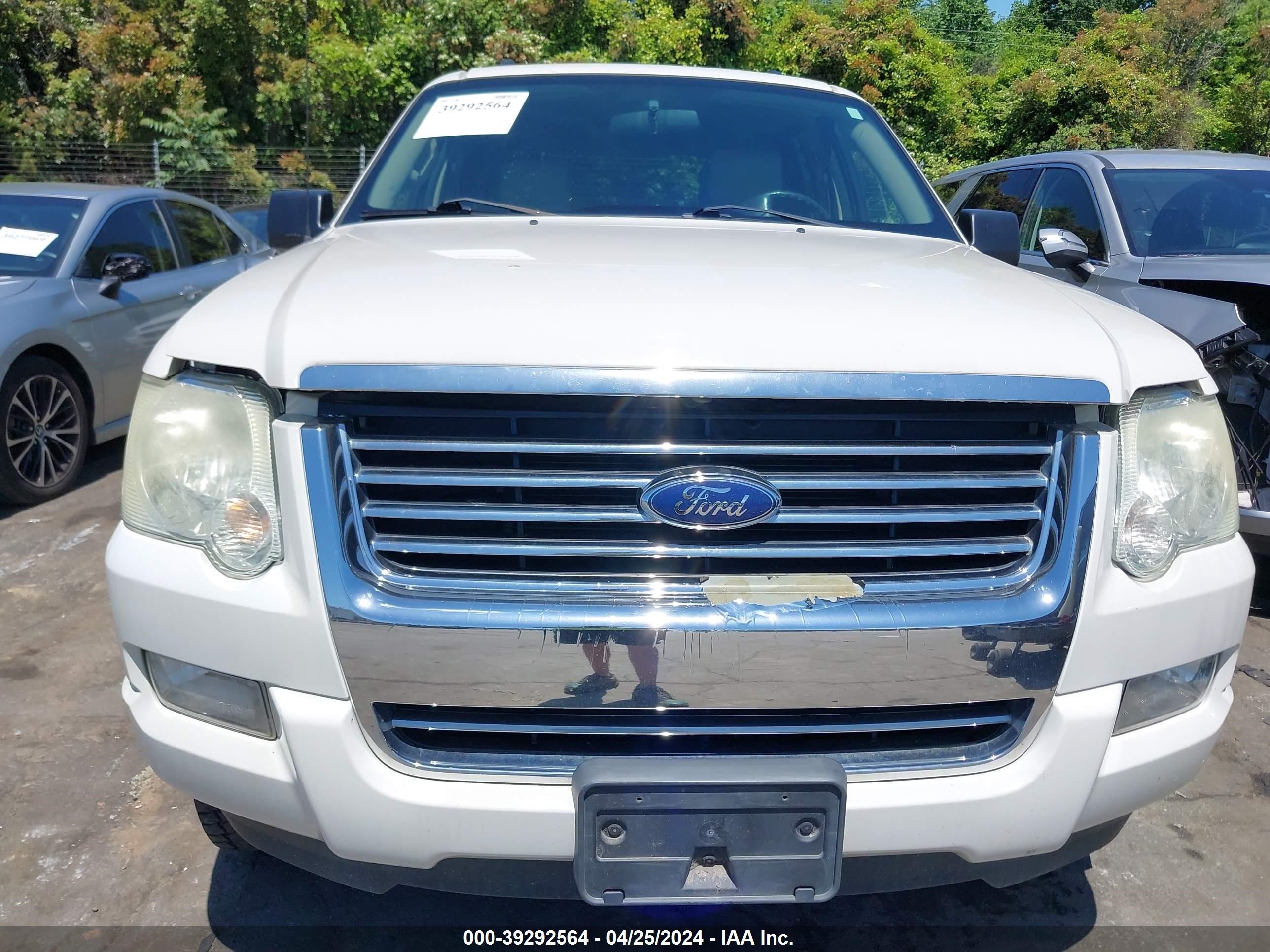 Photo 5 VIN: 1FMEU73E68UA09652 - FORD EXPLORER 