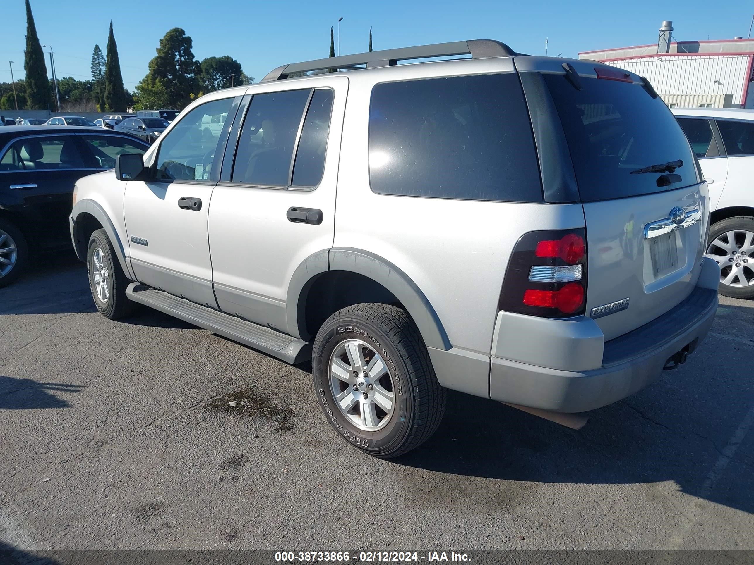 Photo 2 VIN: 1FMEU73E86UB35461 - FORD EXPLORER 