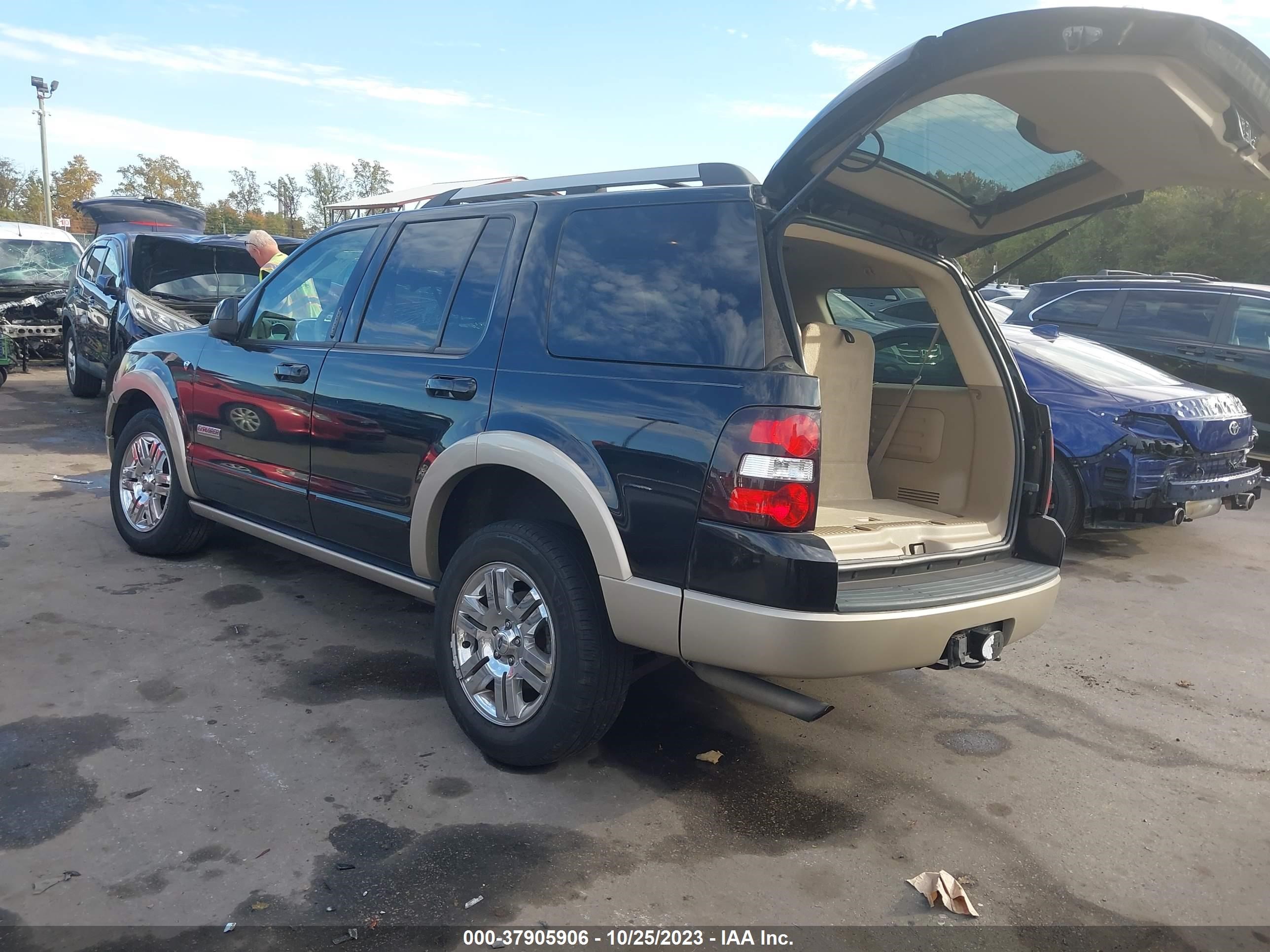 Photo 2 VIN: 1FMEU74827UA62985 - FORD EXPLORER 