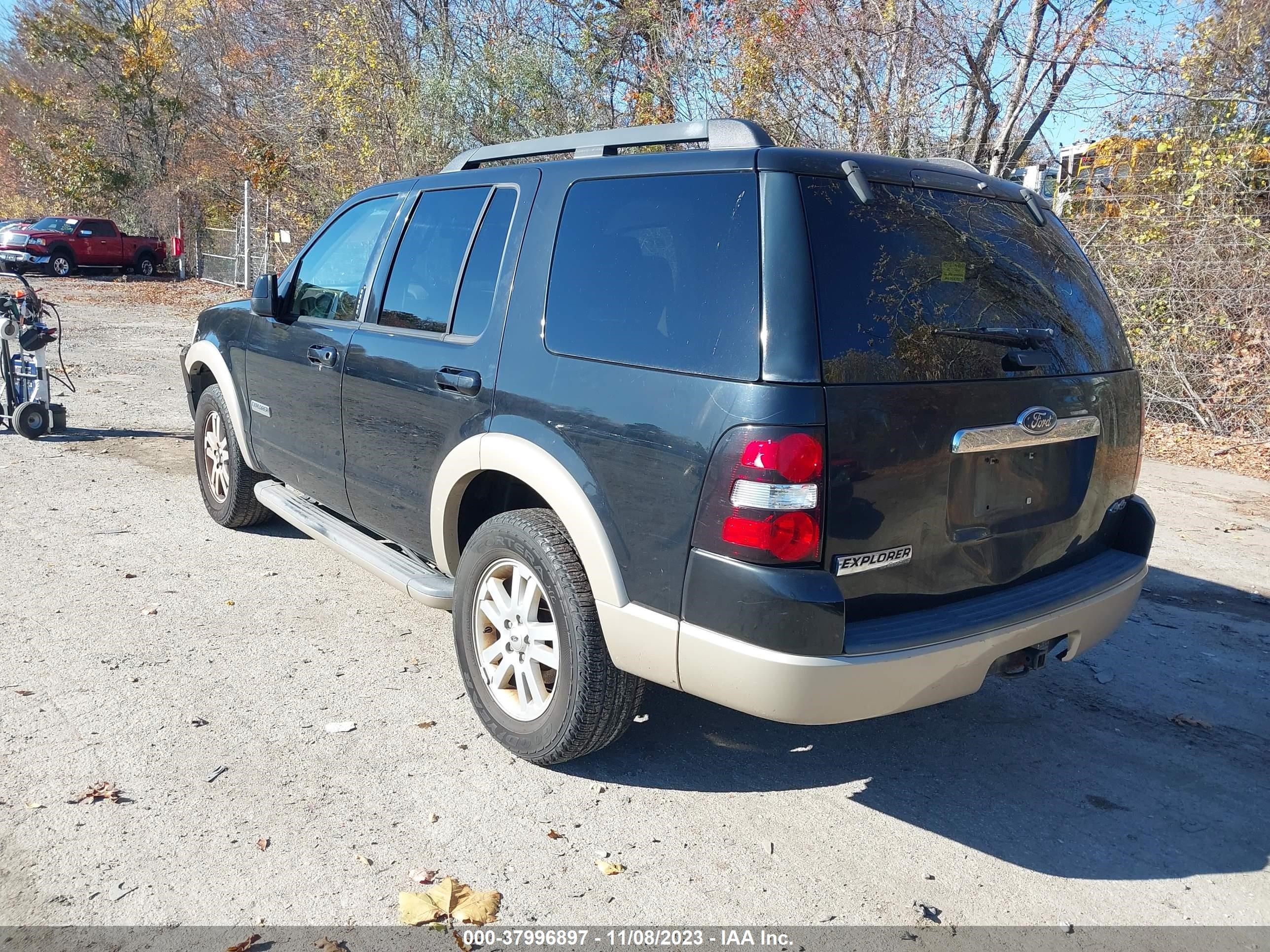 Photo 2 VIN: 1FMEU74E08UB22172 - FORD EXPLORER 