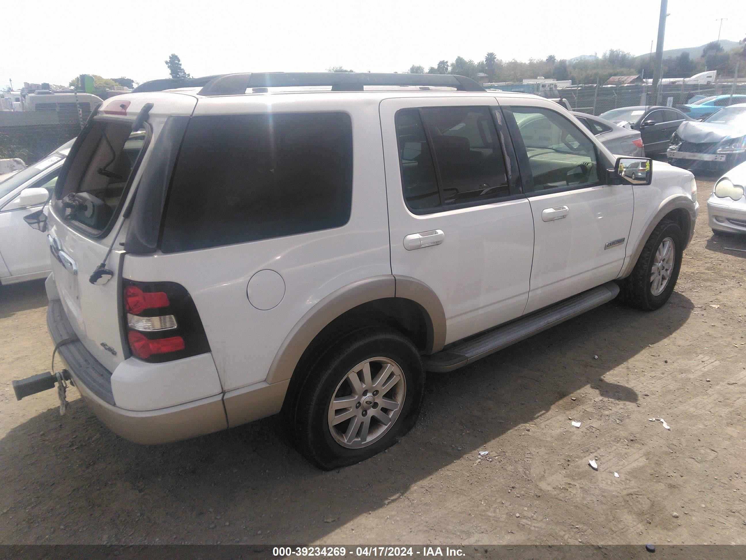 Photo 3 VIN: 1FMEU74E68UA11724 - FORD EXPLORER 