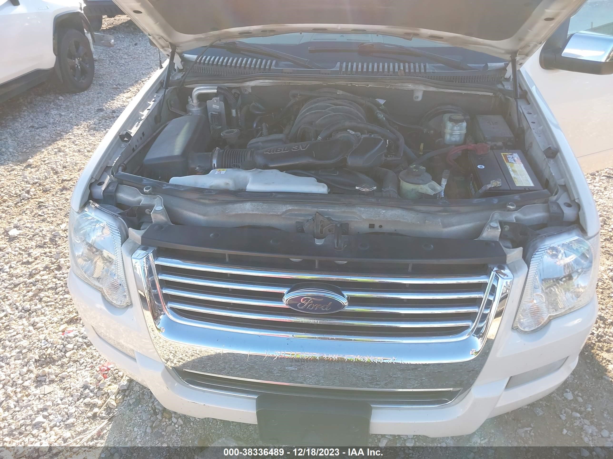 Photo 9 VIN: 1FMEU75817UB31891 - FORD EXPLORER 