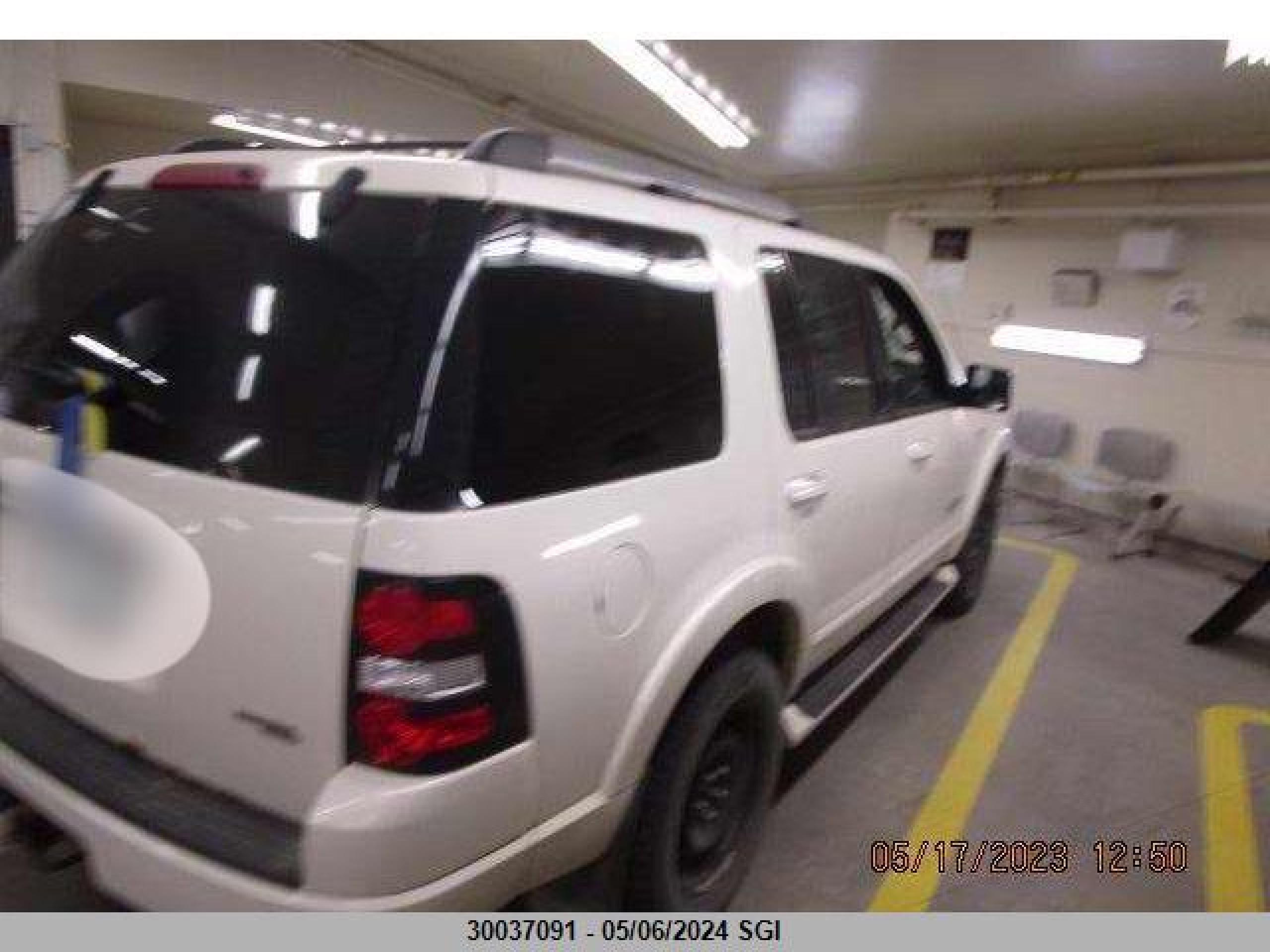 Photo 3 VIN: 1FMEU758X7UB15625 - FORD EXPLORER 