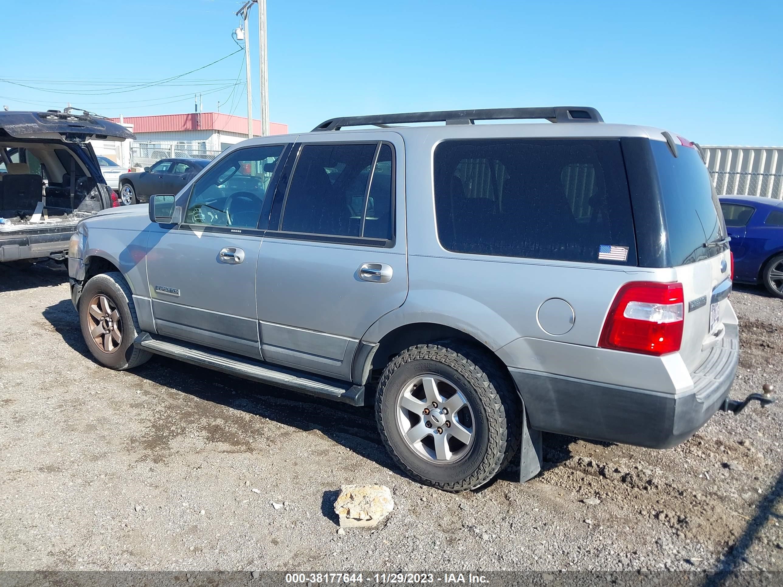 Photo 2 VIN: 1FMFU16507LA77799 - FORD EXPEDITION 