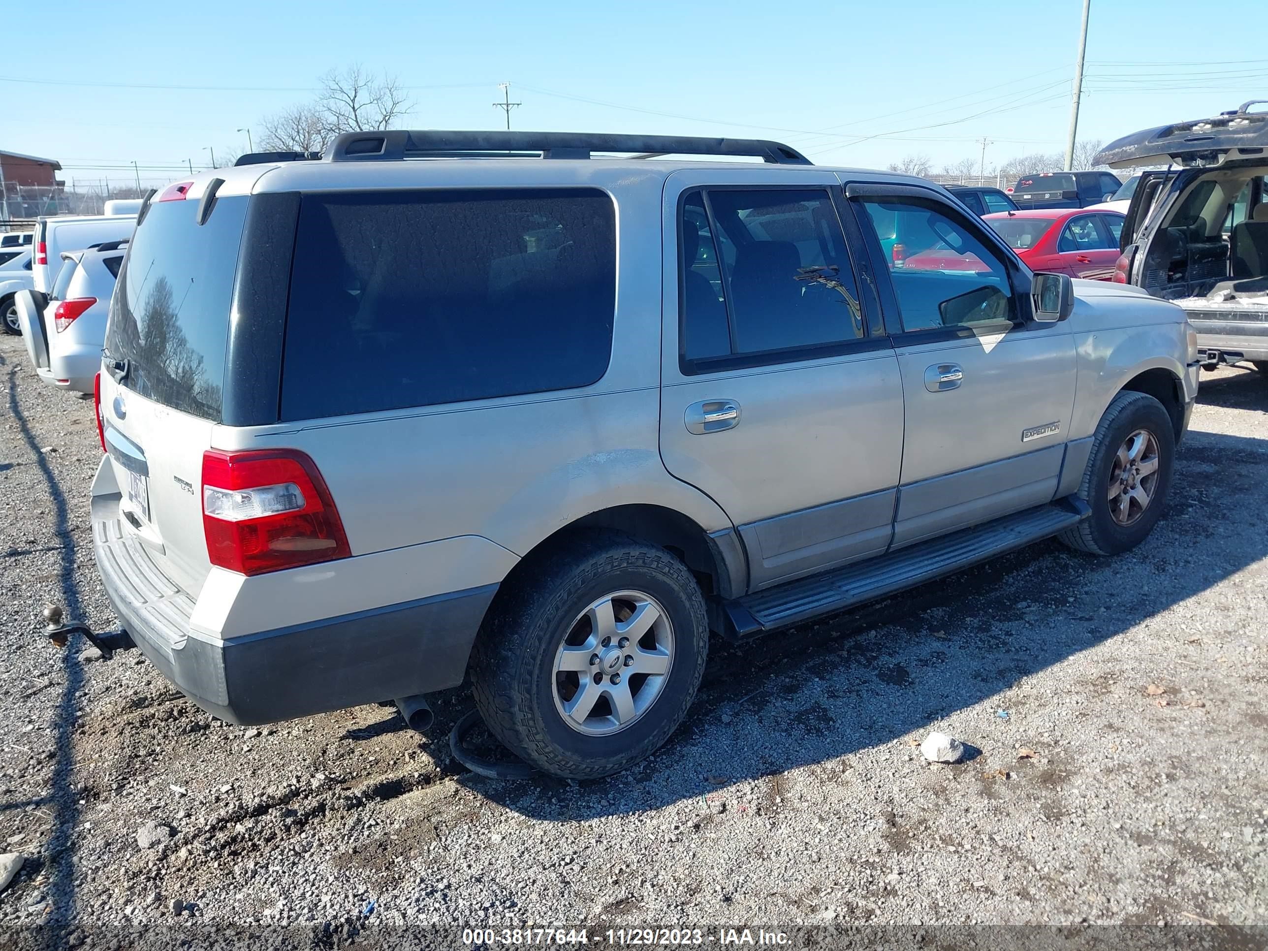 Photo 3 VIN: 1FMFU16507LA77799 - FORD EXPEDITION 